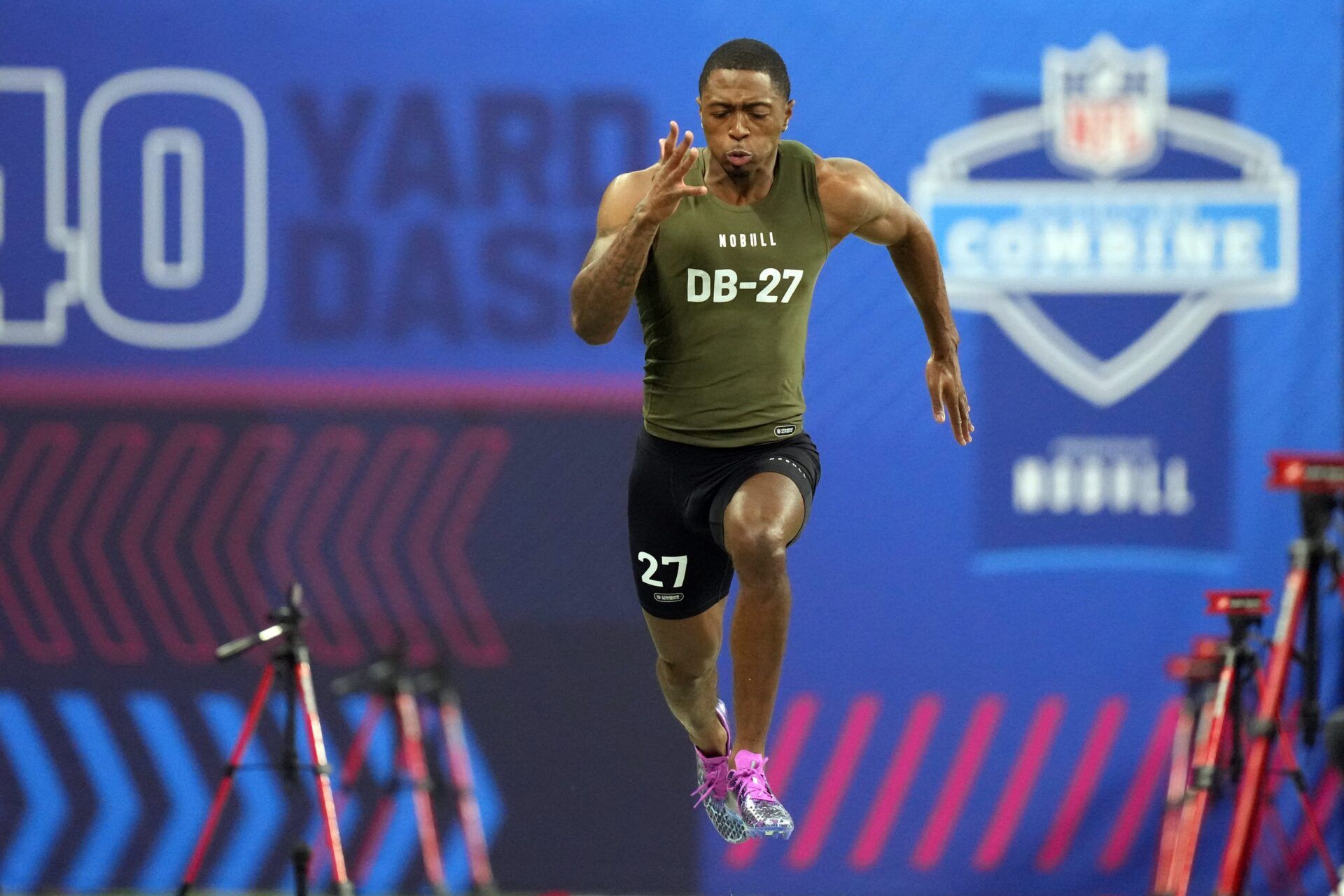 Toledo defensive back Quinyon Mitchell (DB27) works out during the 2024 NFL Combine at Lucas Oil Stadium.