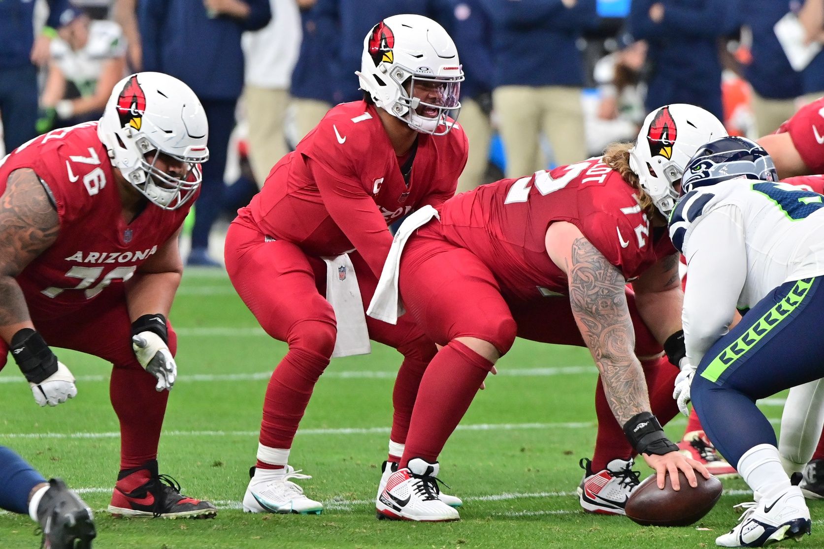 Arizona Cardinals QB Kyler Murray (1) under center against the Seattle Seahawks.