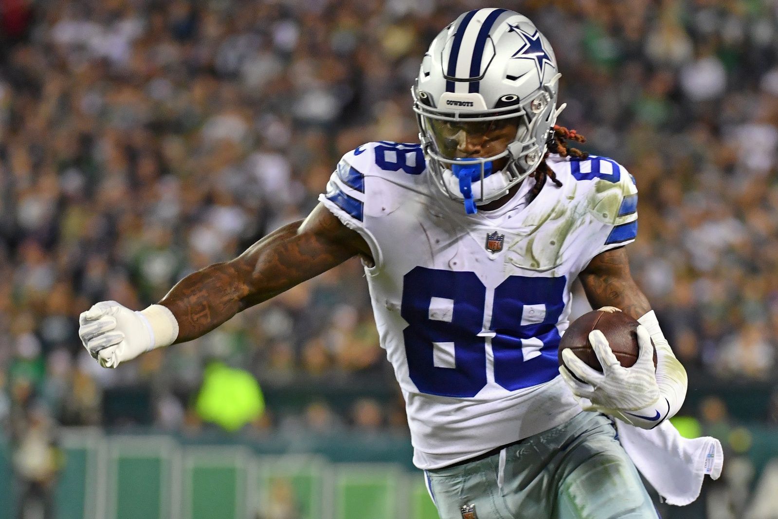 Oct 16, 2022; Philadelphia, Pennsylvania, USA; Dallas Cowboys wide receiver CeeDee Lamb (88) against the Philadelphia Eagles at Lincoln Financial Field. Mandatory Credit: Eric Hartline-USA TODAY Sports