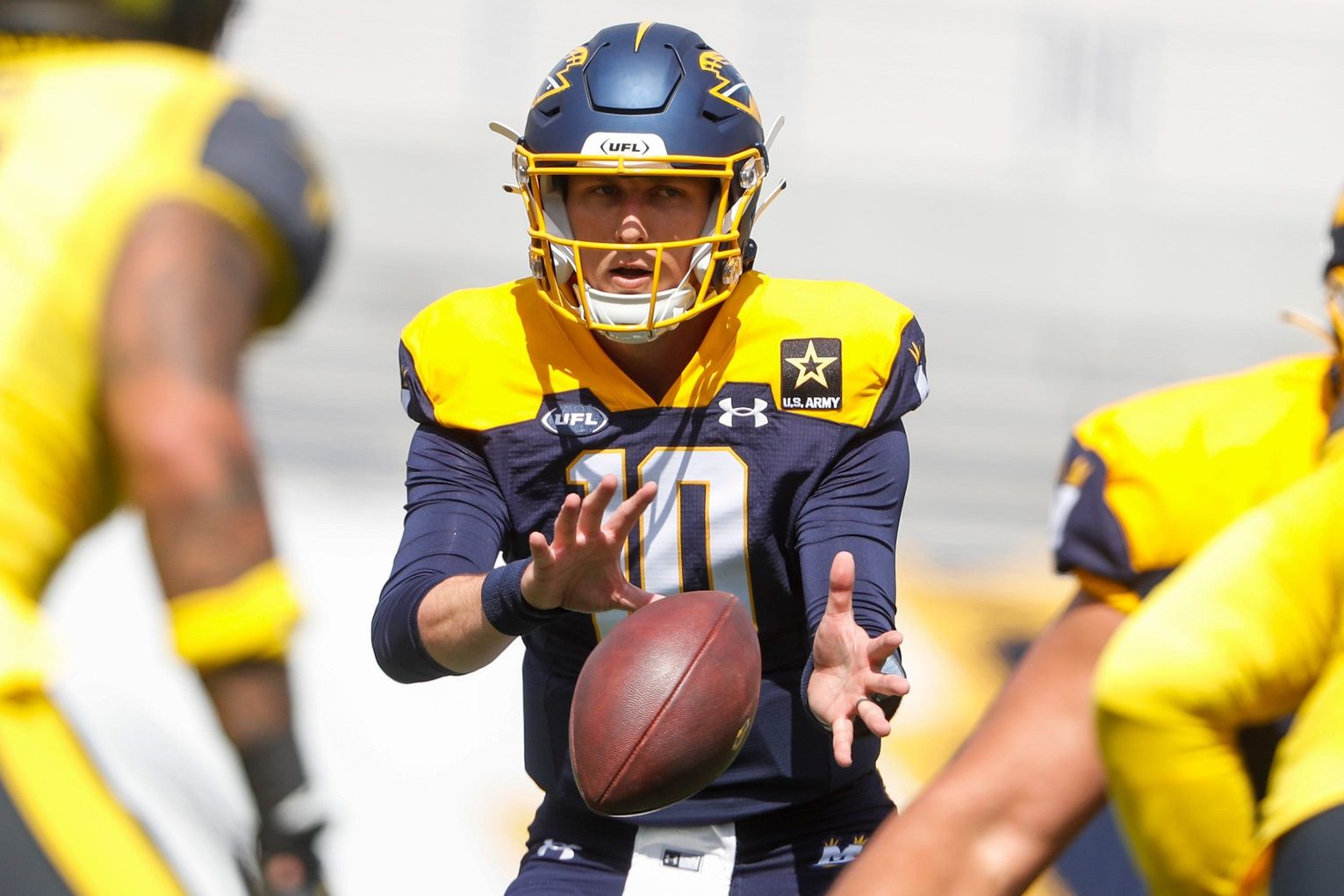 Showboat’s Case Cookus (10) catches the snapped ball during the UFL game between the San Antonio Brahmas and Memphis Showboats in Simmons Bank Liberty Stadium in Memphis, Tenn., on Saturday, April 6, 2024.