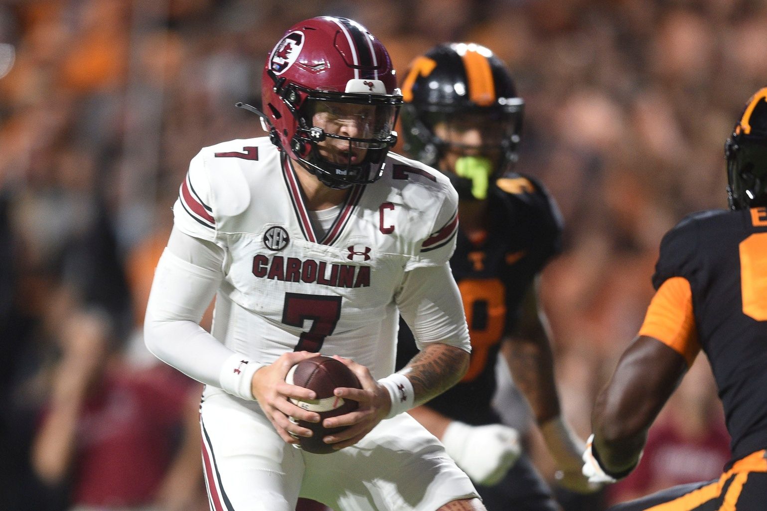 South Carolina Gamecocks QB Spencer Rattler (7) runs with the ball against the Tennessee Volunteers.