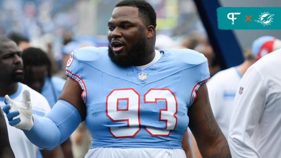 Tennessee Titans defensive tackle Teair Tart (93) leaves the field during the warmups against the Atlanta Falcons at Nissan Stadium.