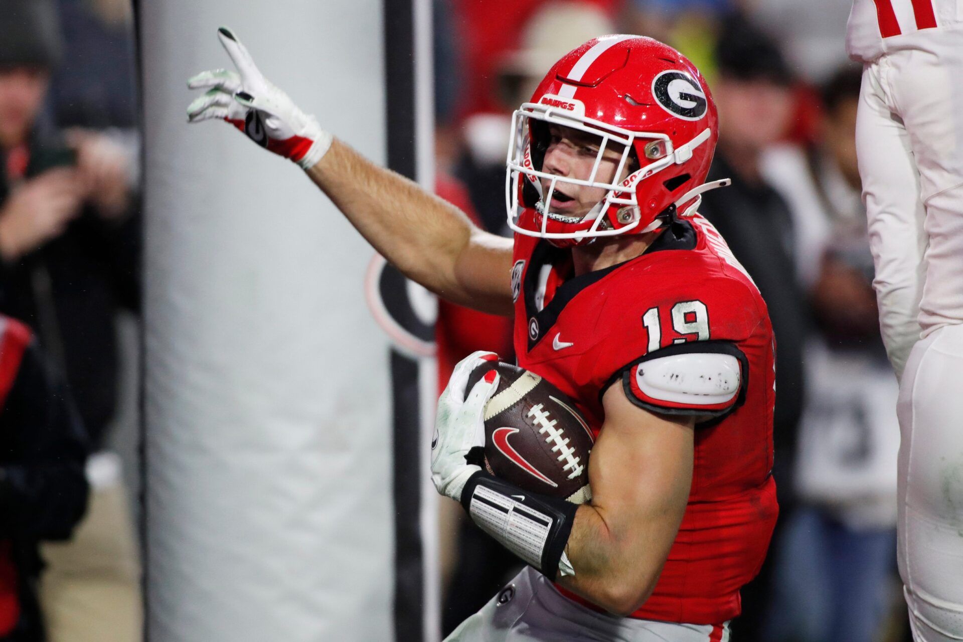 Georgia tight end Brock Bowers (19) scores a touchdown during the second half of a NCAA college football game against Ole Miss in Athens, Ga., on Saturday, Nov. 11, 2023. Georgia won 52-17.