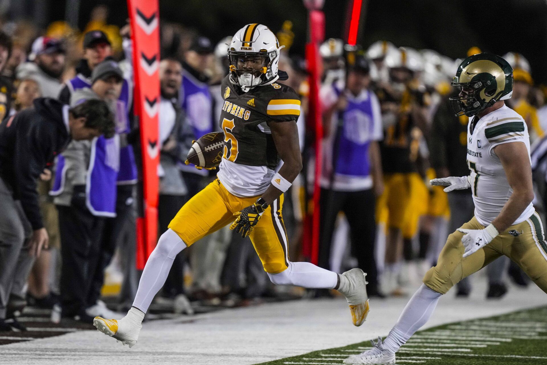 Wyoming Cowboys WR Ayir Asante (5) runs after the catch against the Colorado State Rams.