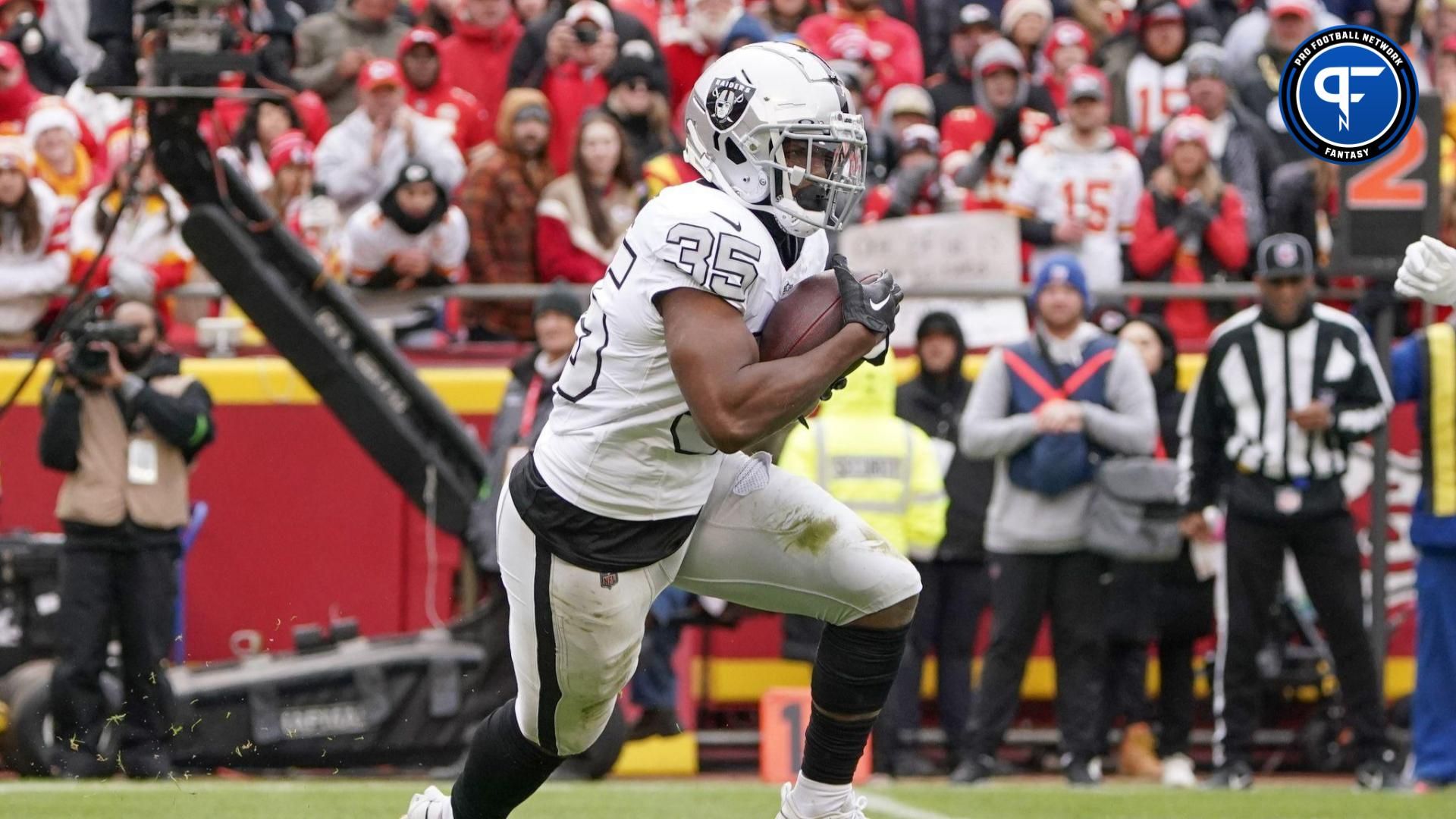 Las Vegas Raiders running back Zamir White (35) runs the ball against the Kansas City Chiefs during the game at GEHA Field at Arrowhead Stadium.