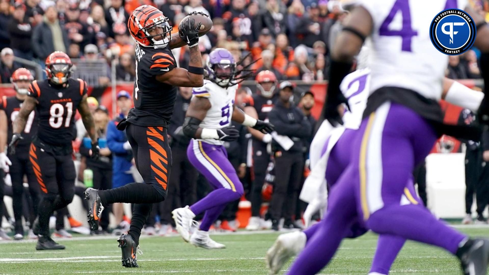 Cincinnati Bengals wide receiver Ja'Marr Chase (1) completes a catch in the third quarter against the Minnesota Vikings at Paycor Stadium.