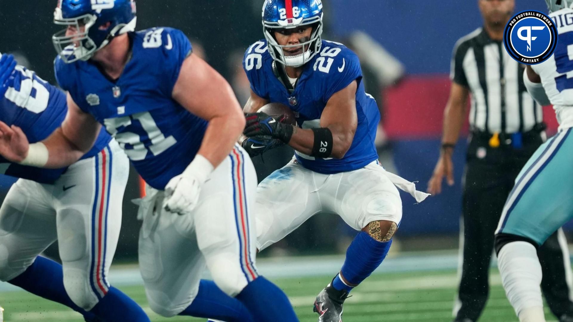 New York Giants RB Saquon Barkley (26) looks for a hole against the Dallas Cowboys.