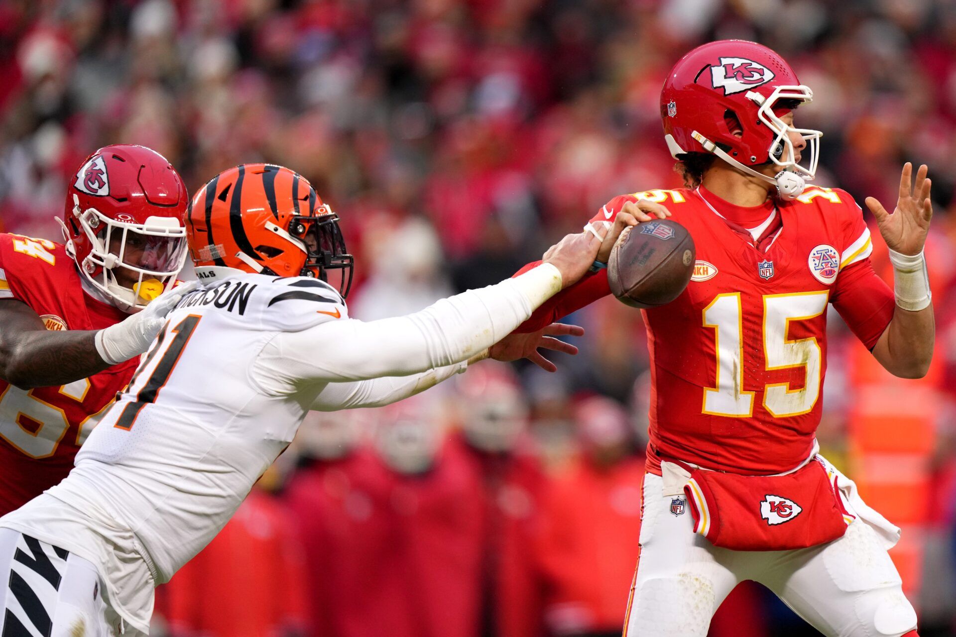 Cincinnati Bengals DE Trey Hendrickson (91) forces a fumble against Kansas City Chiefs QB Patrick Mahomes (15).