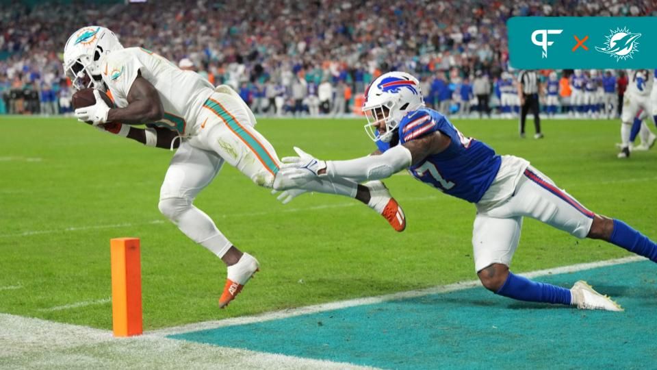 Miami Dolphins WR Tyreek Hill (10) catches a touchdown against the Buffalo Bills.