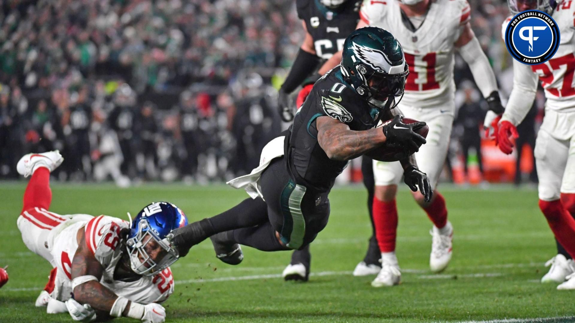 Philadelphia Eagles RB D'Andre Swift (0) dives into the end zone for a touchdown against the New York Giants.