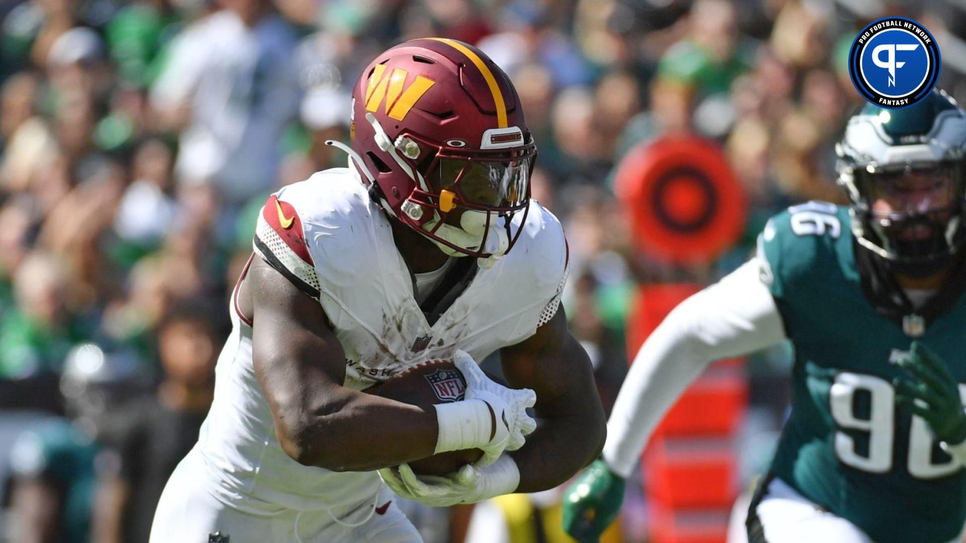 Washington Commanders running back Brian Robinson Jr. (8) runs with the football against the Philadelphia Eagles during the first quarter at Lincoln Financial Field.