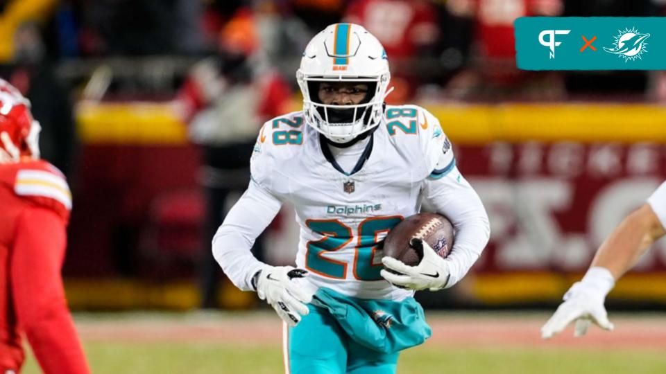 Miami Dolphins running back De'Von Achane (28) runs the ball against Kansas City Chiefs cornerback Trent McDuffie (22) during the second half of a 2024 AFC wild card game at GEHA Field at Arrowhead Stadium.