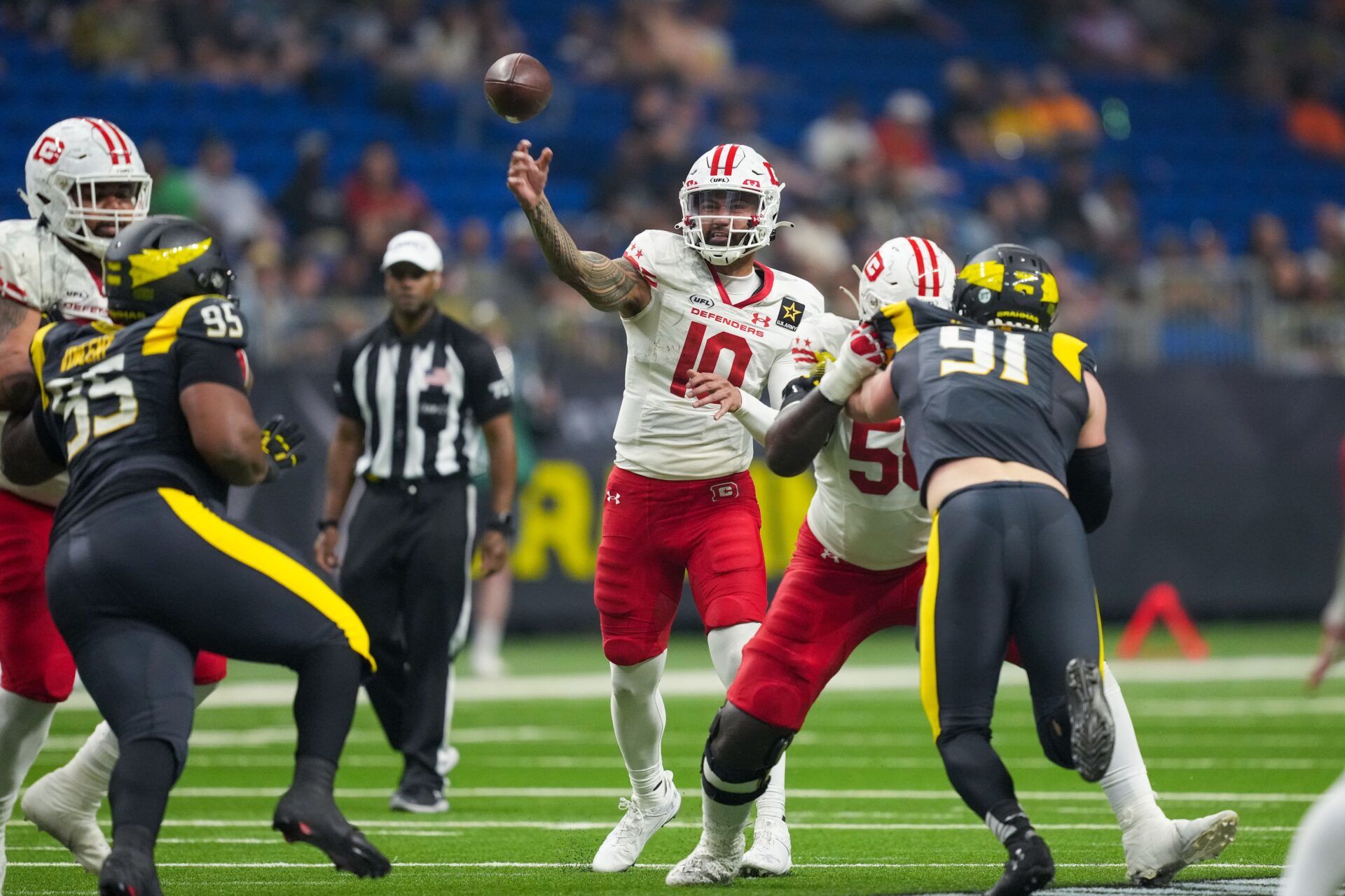 DC Defenders quarterback Jordan Ta'amu (10) throws a pass in the second half against the San Antonio Brahmas at The Alamodome. Mandatory Credit: Daniel Dunn-USA TODAY Sports