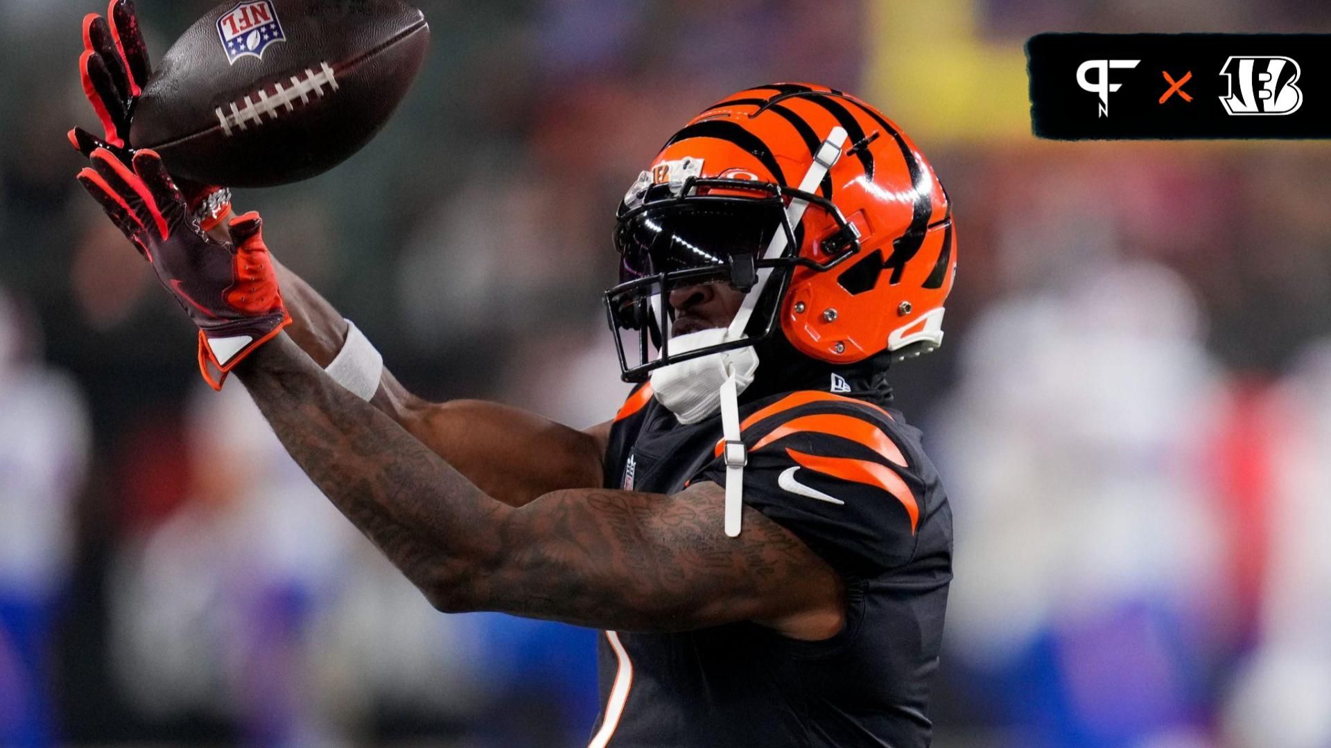 Cincinnati Bengals WR Ja'Marr Chase (1) catches a pass during warmups.