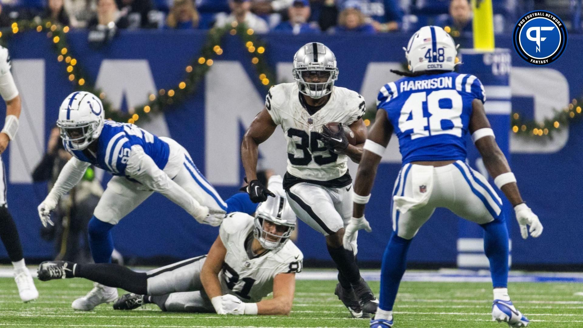 Las Vegas Raiders running back Zamir White (35) runs the ball in the first half against the Indianapolis Colts at Lucas Oil Stadium.