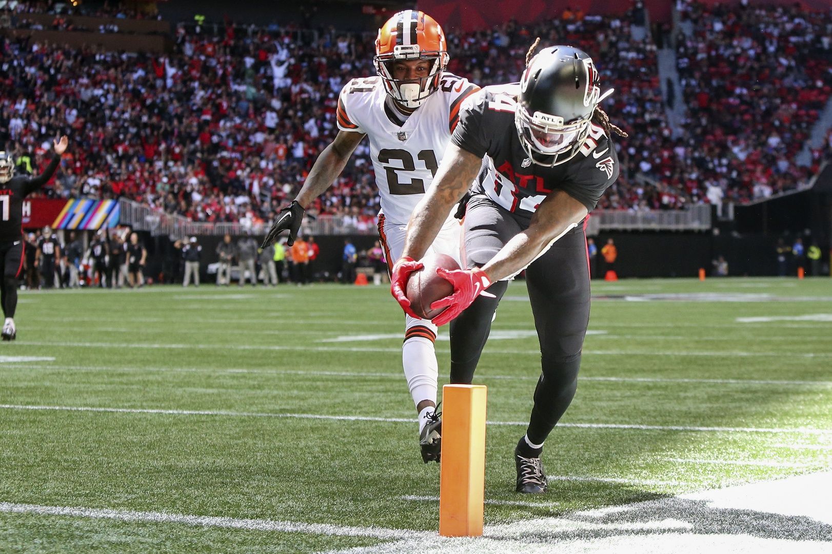 Will Atlanta Falcons running back Cordarrelle Patterson (84) benefit from the new NFL kickoff rules?