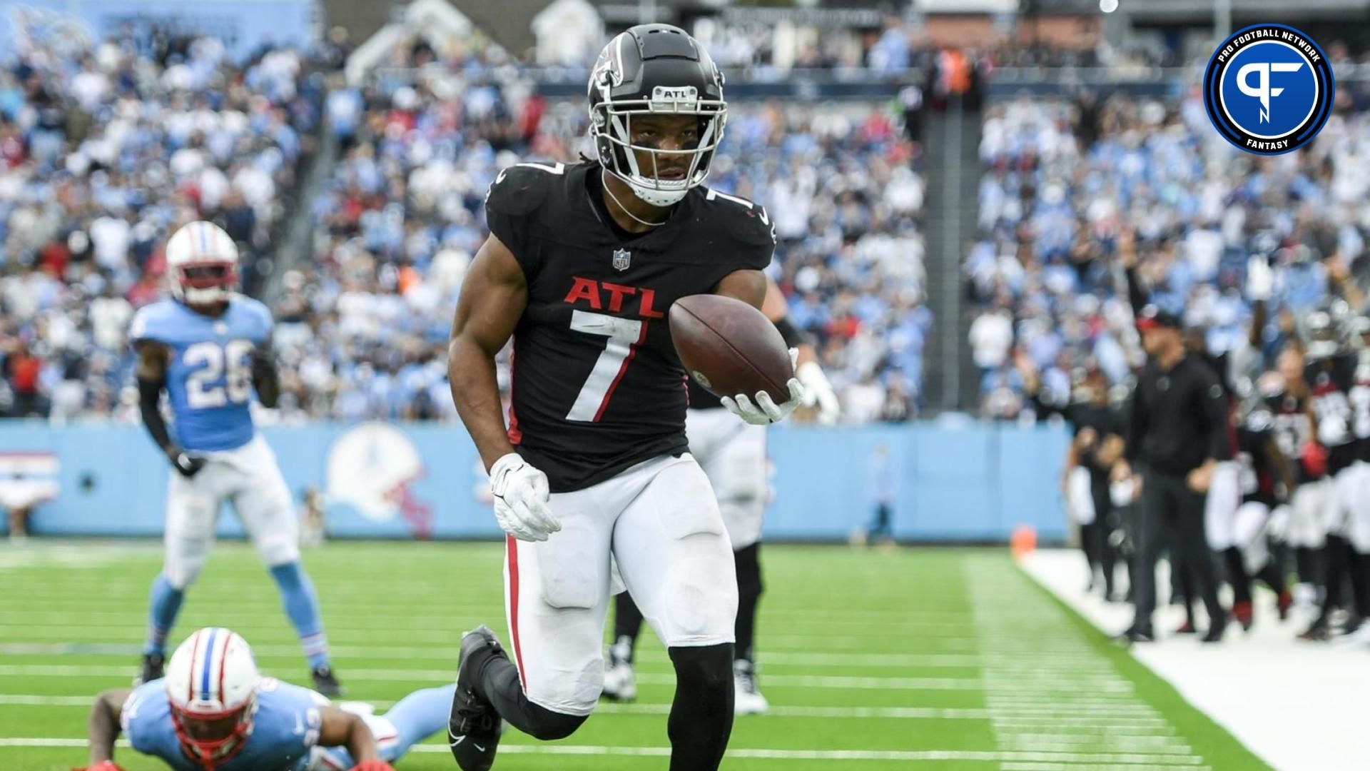 Atlanta Falcons running back Bijan Robinson (7) runs for a touchdown against the Tennessee Titans during the second at Nissan Stadium. Robinson is the No. 1 running back in Pro Football Network's 2024 Dynasty Rankings for Superflex leagues. Mandatory Credit: Steve Roberts-USA TODAY Sports