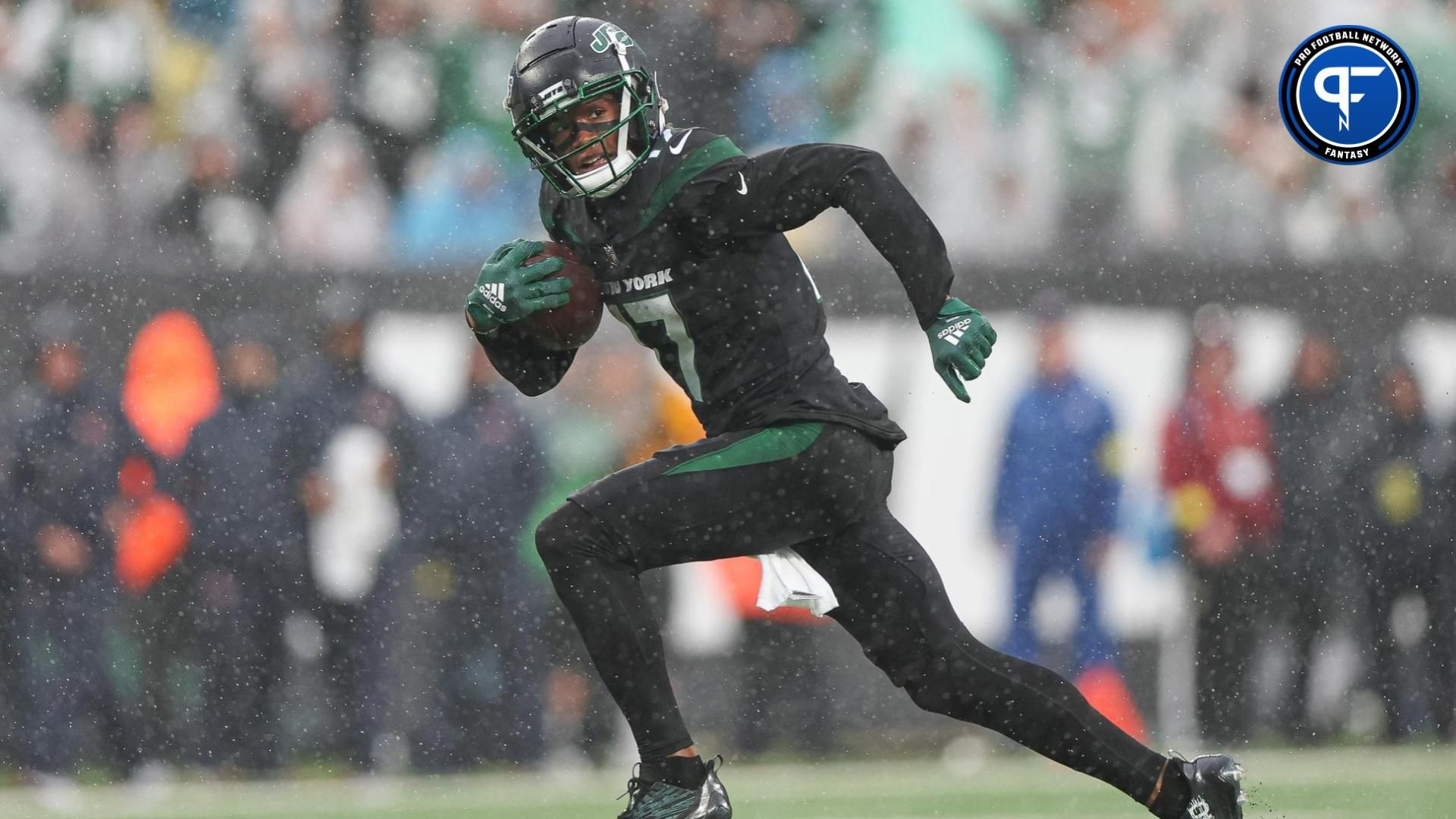 New York Jets wide receiver Garrett Wilson (17) scores on a touchdown reception during the first half against the Chicago Bears at MetLife Stadium. Mandatory Credit: Vincent Carchietta-USA TODAY Sports