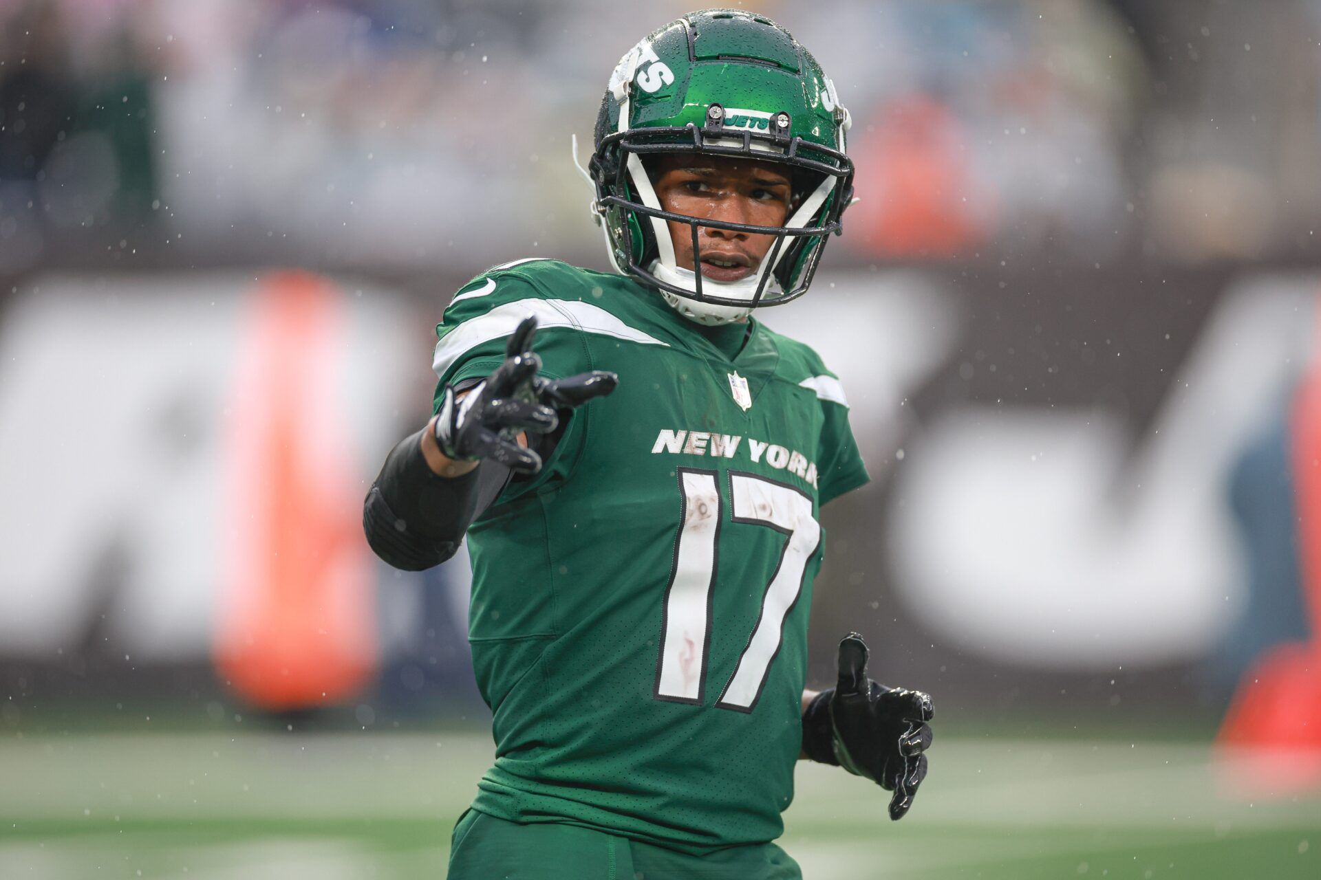 New York Jets wide receiver Garrett Wilson (17) before a snap during the second half against the Houston Texans at MetLife Stadium. Mandatory Credit: Vincent Carchietta-USA TODAY Sports