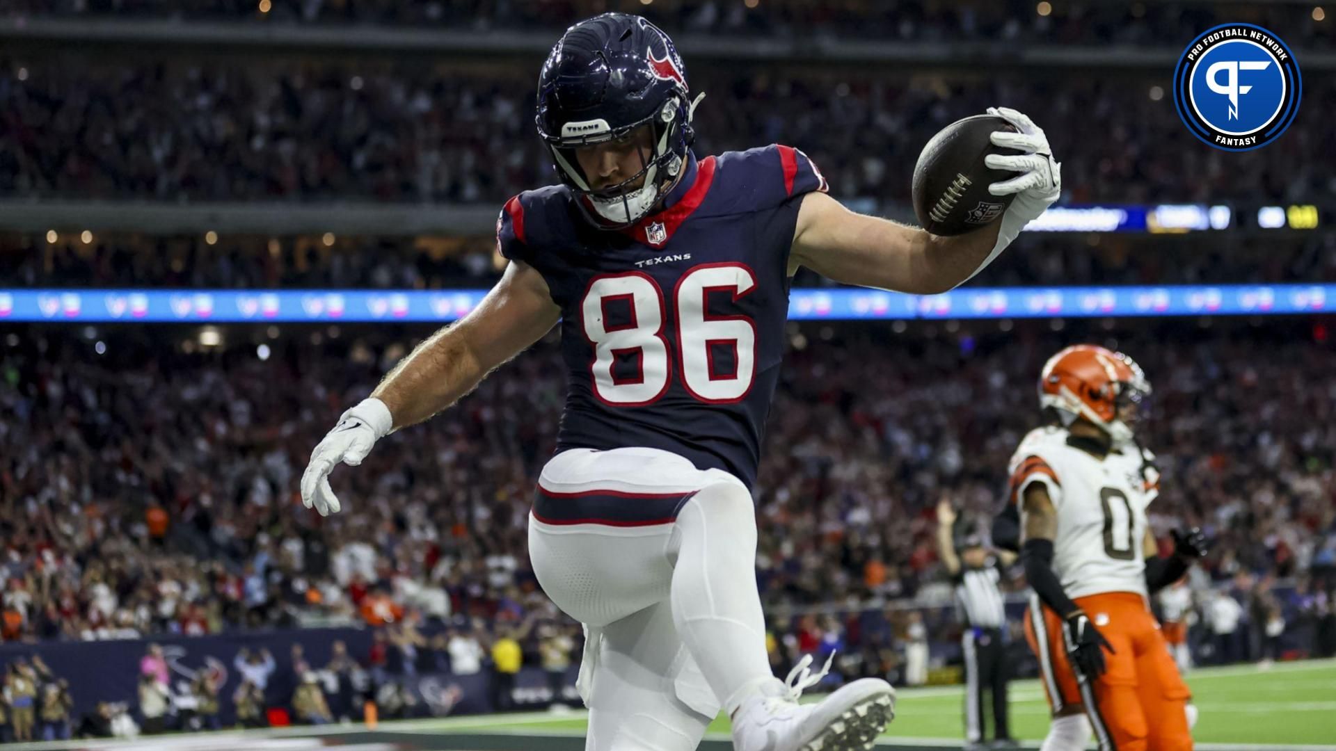 Houston Texans tight end Dalton Schultz (86) scores a touchdown during the second quarter in a 2024 AFC wild card game at NRG Stadium. Mandatory Credit: Troy Taormina-USA TODAY Sports