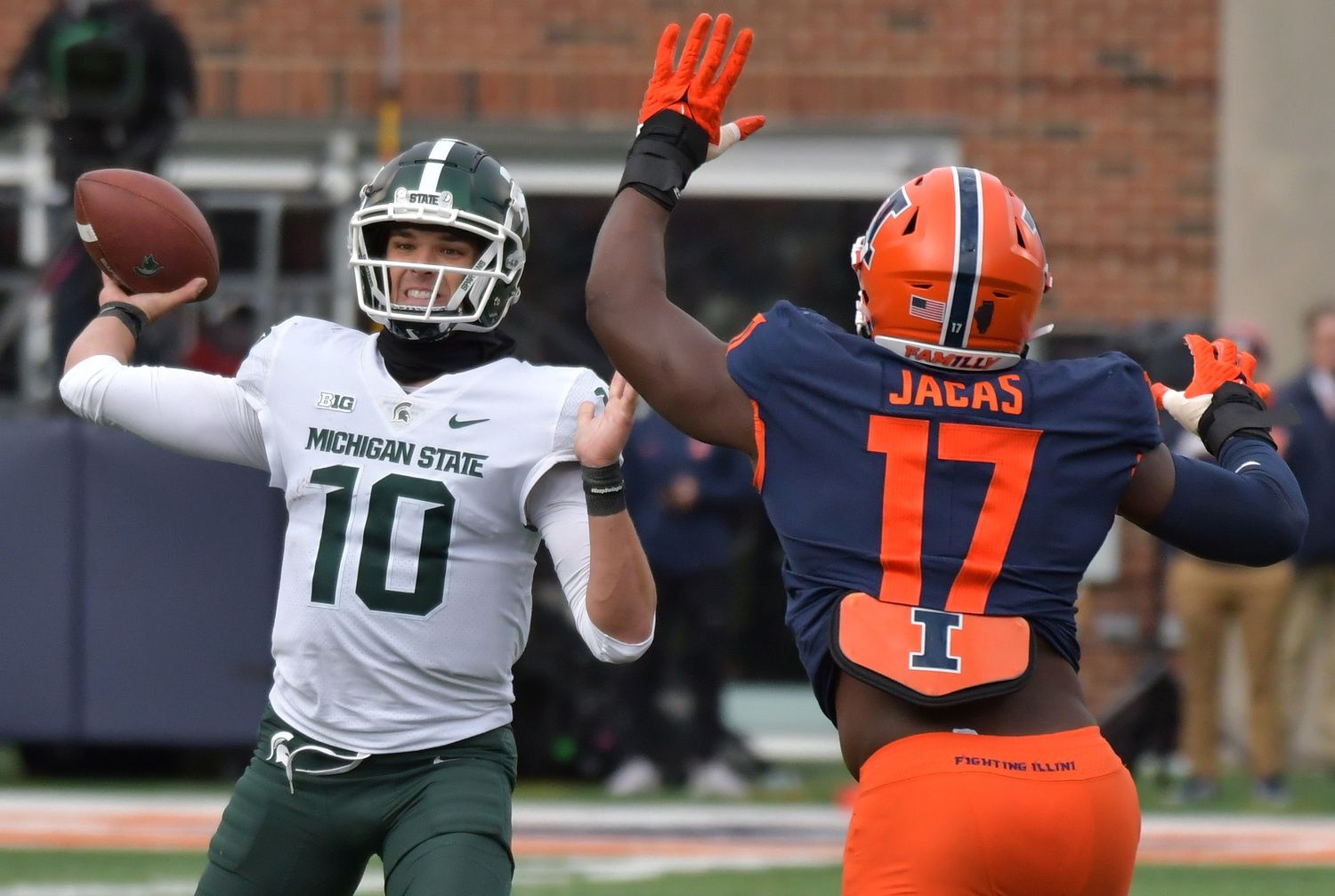 Michigan State Spartans quarterback Payton Thorne (10) passes the ball as Illinois Fighting Illini linebacker Gabe Jacas (17) pressures during the first half at Memorial Stadium.