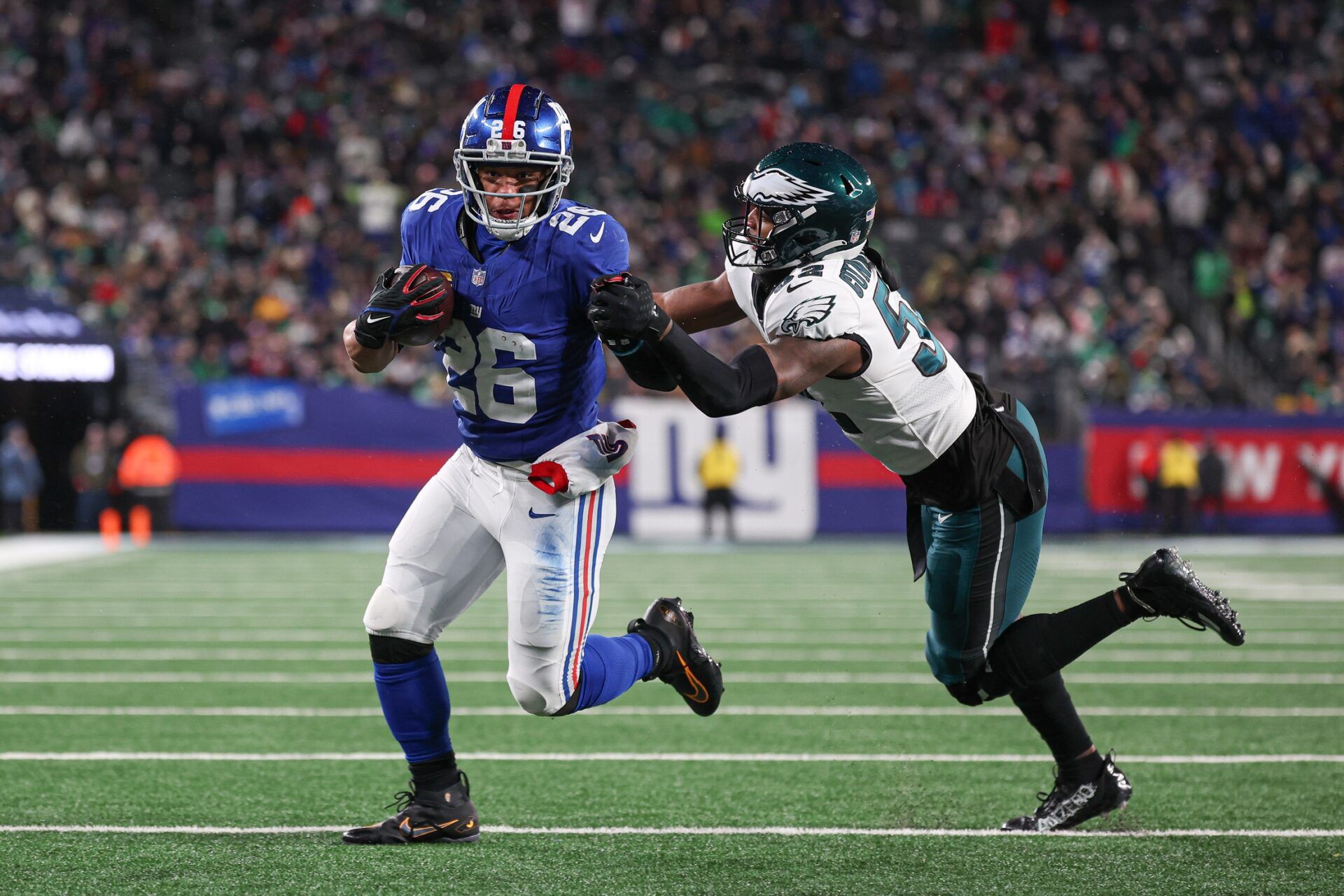 New York Giants running back Saquon Barkley (26) breaks a tackle by Philadelphia Eagles linebacker Zach Cunningham (52) for a rushing touchdown during the first half at MetLife Stadium. Mandatory Credit: Vincent Carchietta-USA TODAY Sports