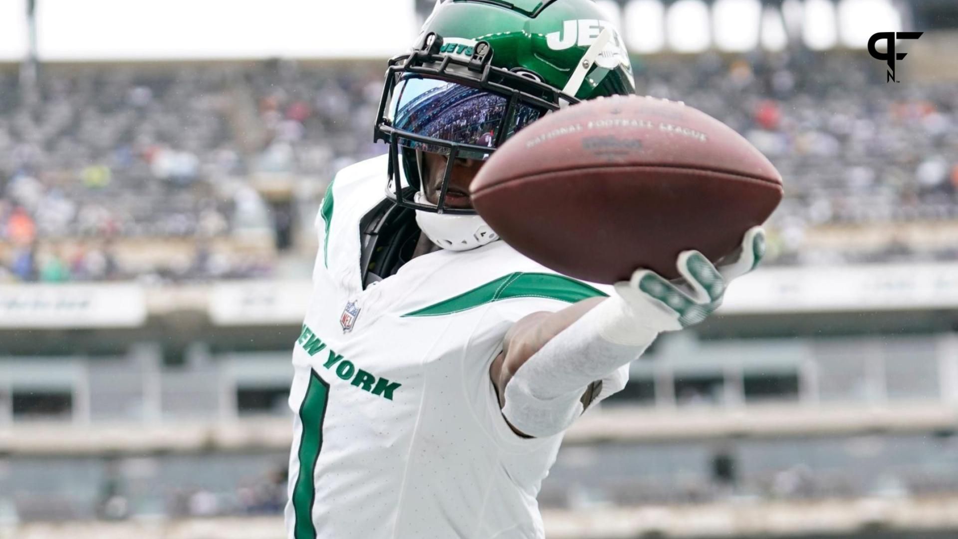 New York Jets CB Sauce Gardner (1) catches a ball during warmups.