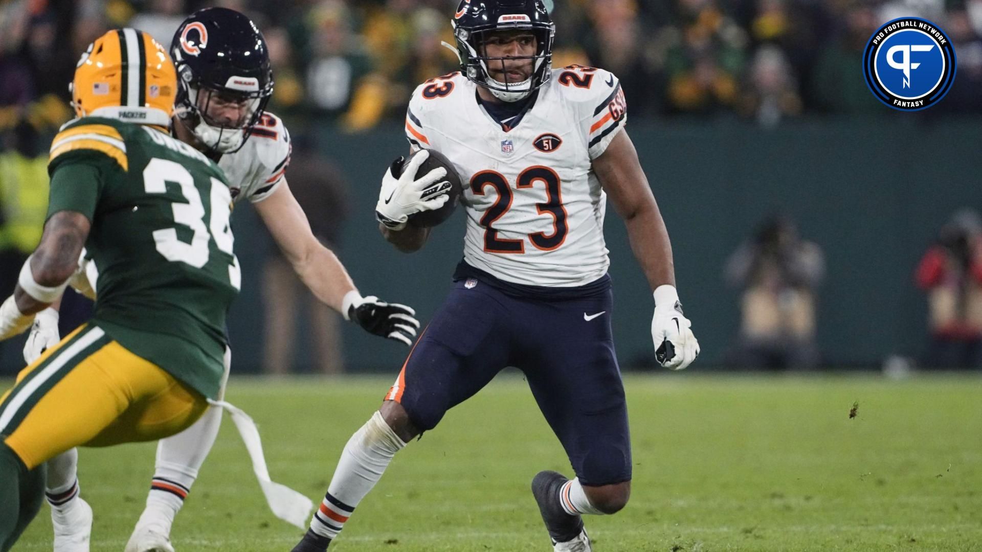 Chicago Bears RB Roschon Johnson (23) runs the ball against the Green Bay Packers.