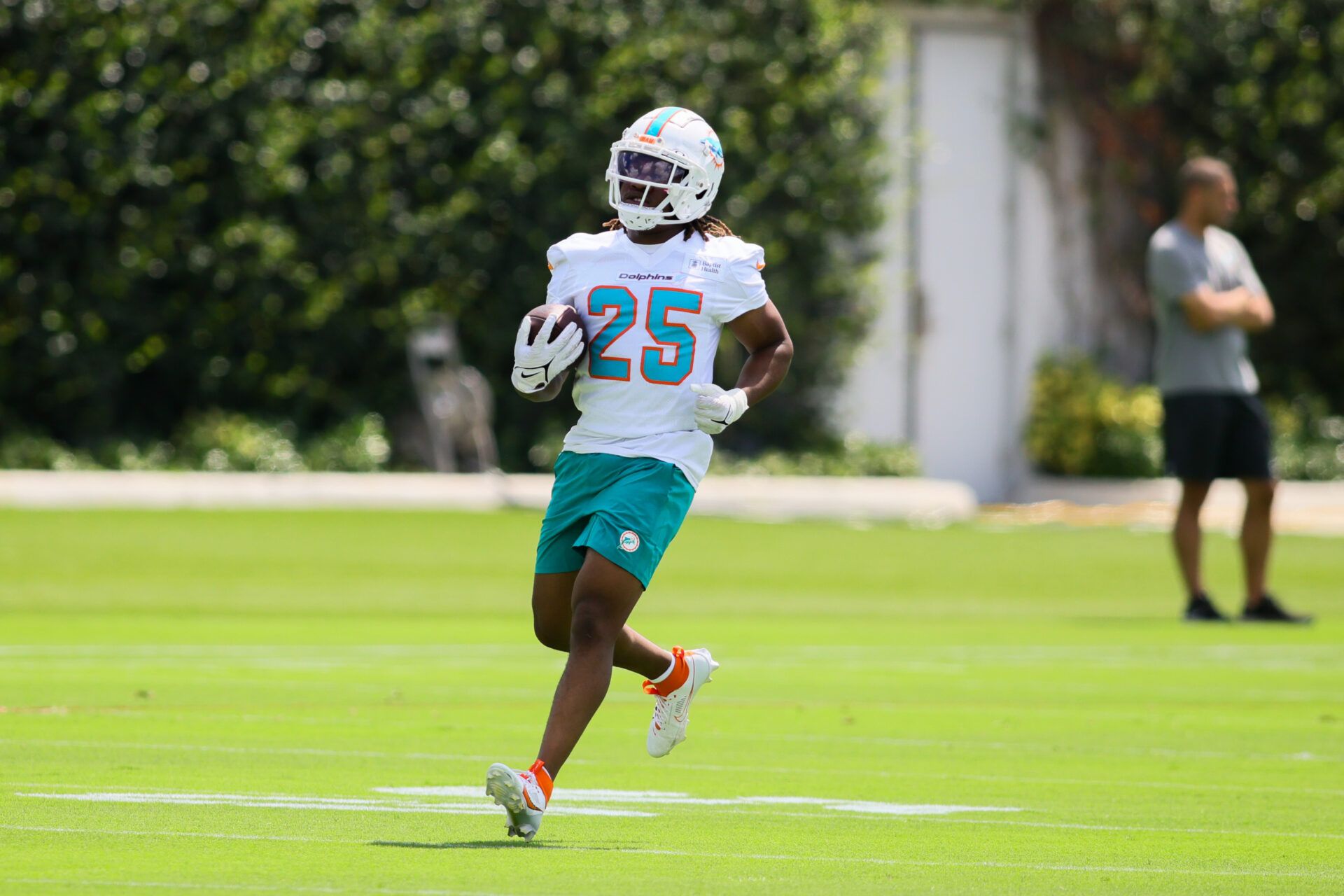 Plenty of rookies from the 2024 NFL Draft are slated to make big impacts for their respective teams, including Miami Dolphins running back Jaylen Wright.