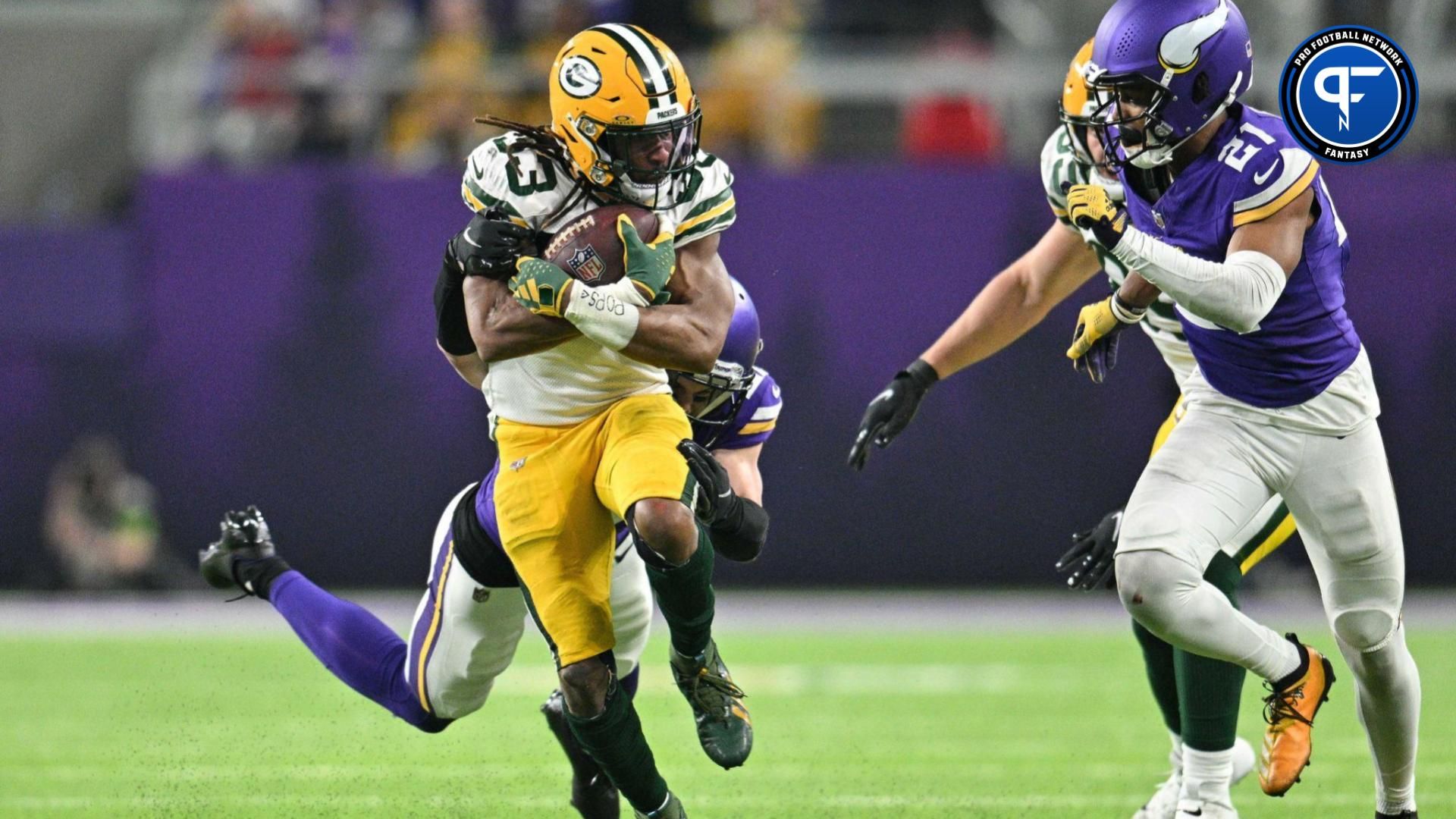 Green Bay Packers RB Aaron Jones (33) runs the ball against the Minnesota Vikings.