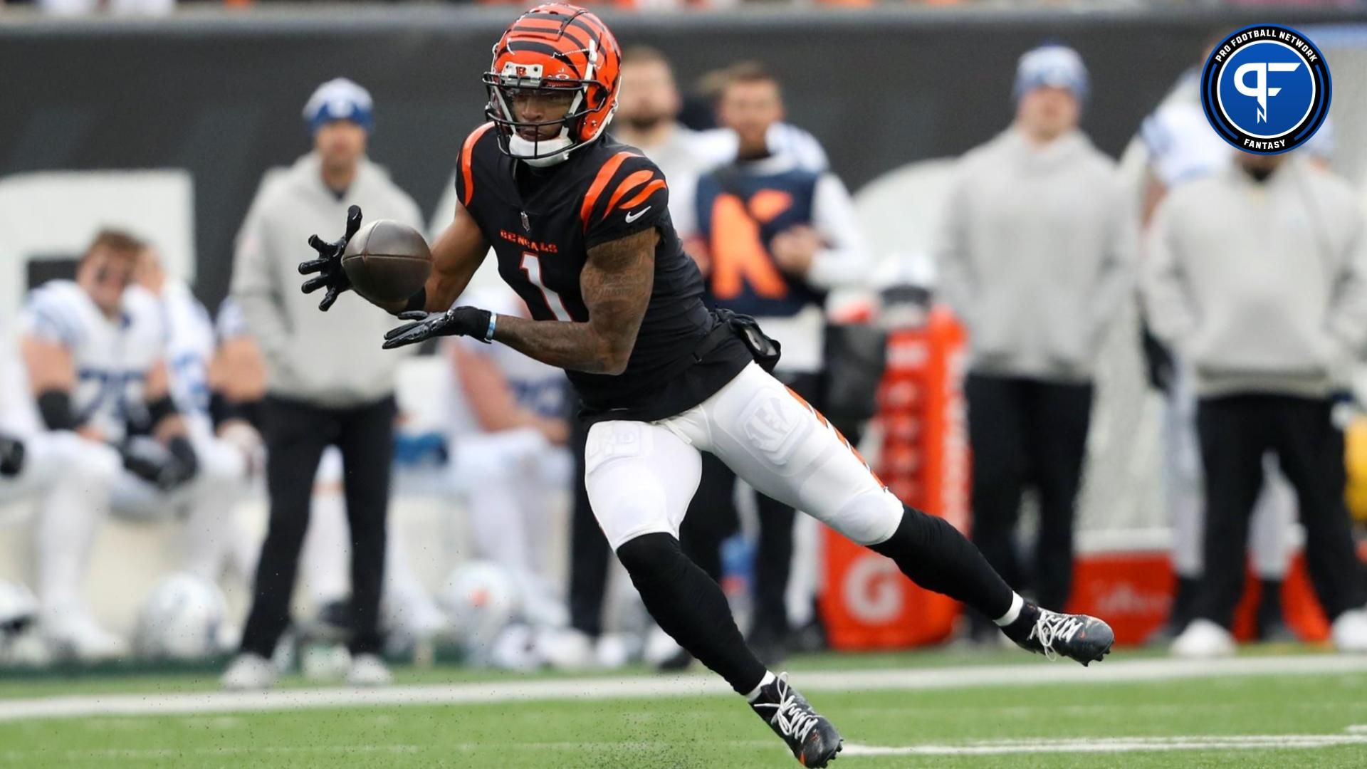 Cincinnati Bengals wide receiver Ja'Marr Chase (1) catches a pass mover the middle during the first quarter against the Indianapolis Colts at Paycor Stadium.