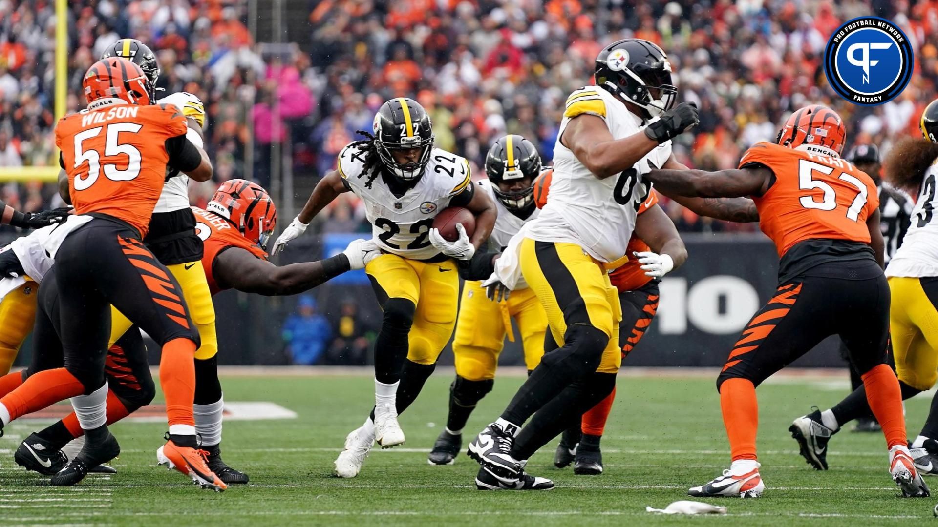 Pittsburgh Steelers running back Najee Harris (22) carries the ball in the first quarter against the Cincinnati Bengals at Paycor Stadium.