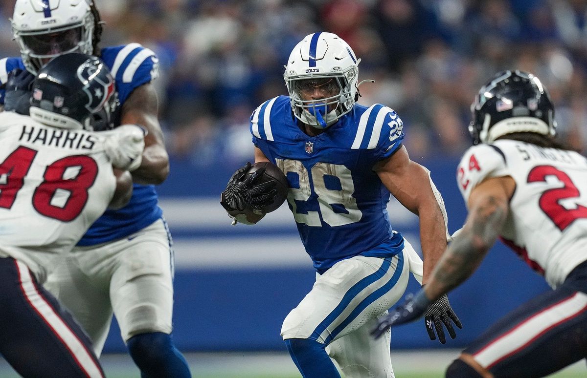 Indianapolis Colts RB Jonathan Taylor (28) is one of the most egregious snubs on PFN's NFL Top 100 players list.