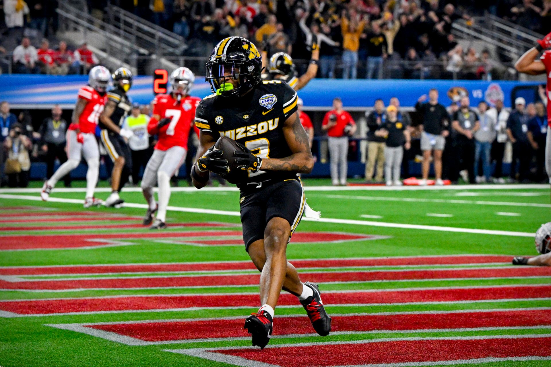 Who are the top prospects in the SEC for the 2025 NFL Draft?