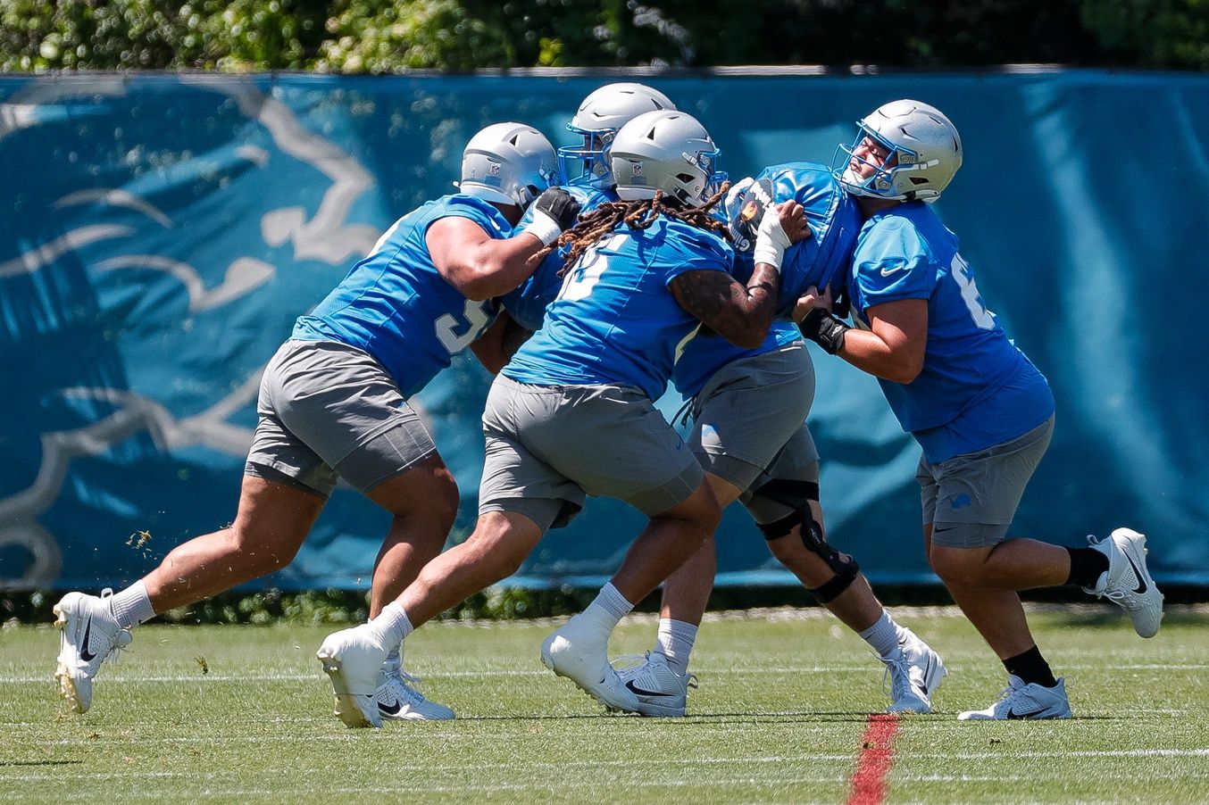 Detroit Lions offensive players practice during OTAs at Detroit Lions headquarters and training facility in Allen Park on Thursday, May 30, 2024.