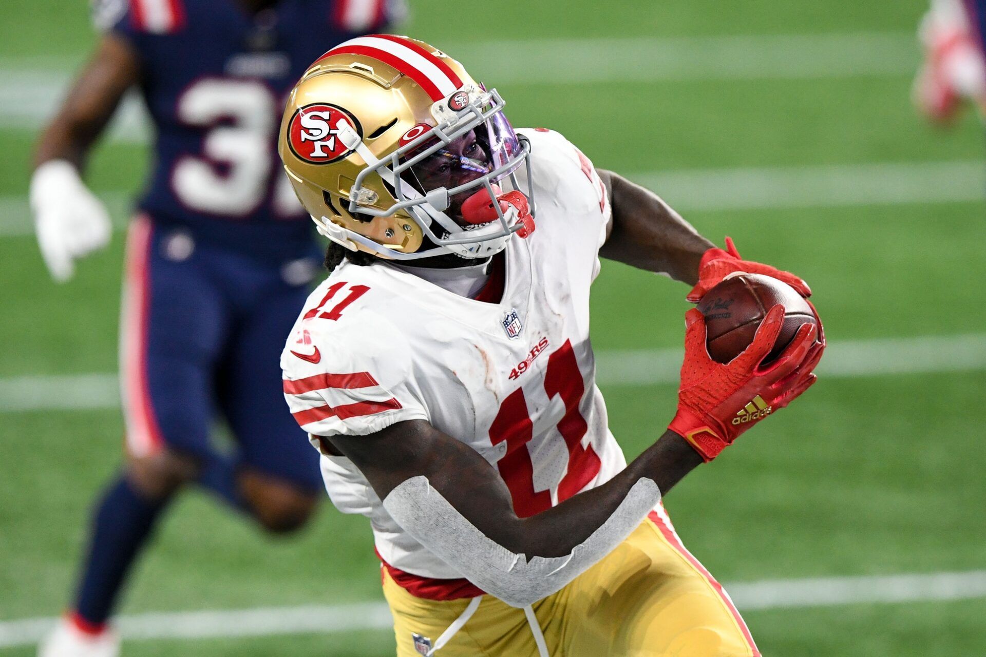 San Francisco 49ers WR Brandon Aiyuk (11) makes a catch against the New England Patriots.