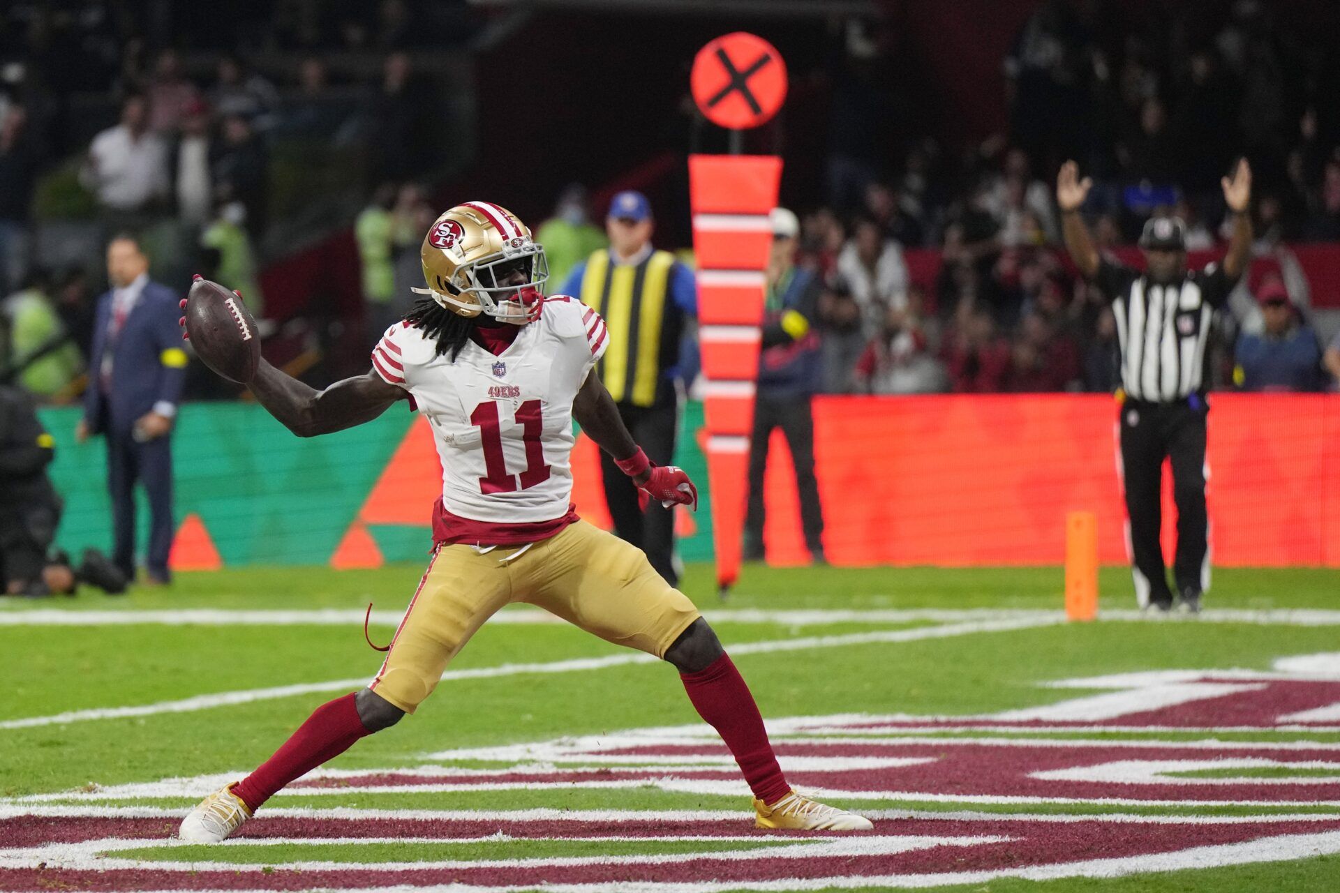 San Francisco 49ers wide receiver Brandon Aiyuk (11) celebrates after his touchdown reception against the Arizona Cardinals at during the second half Estadio Azteca. Mandatory Credit: Kirby Lee-USA TODAY Sports