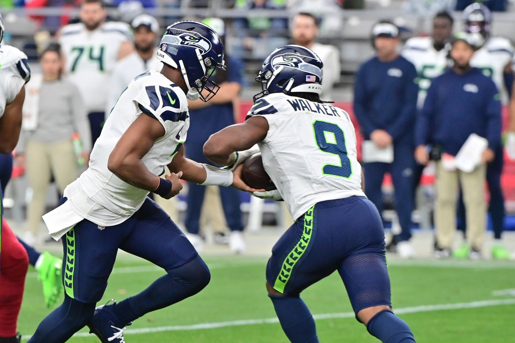 Seattle Seahawks quarterback Geno Smith (7) hands off to running back Kenneth Walker III (9) in the first half against the Arizona Cardinals at State Farm Stadium. Mandatory Credit: Matt Kartozian-USA TODAY Sports