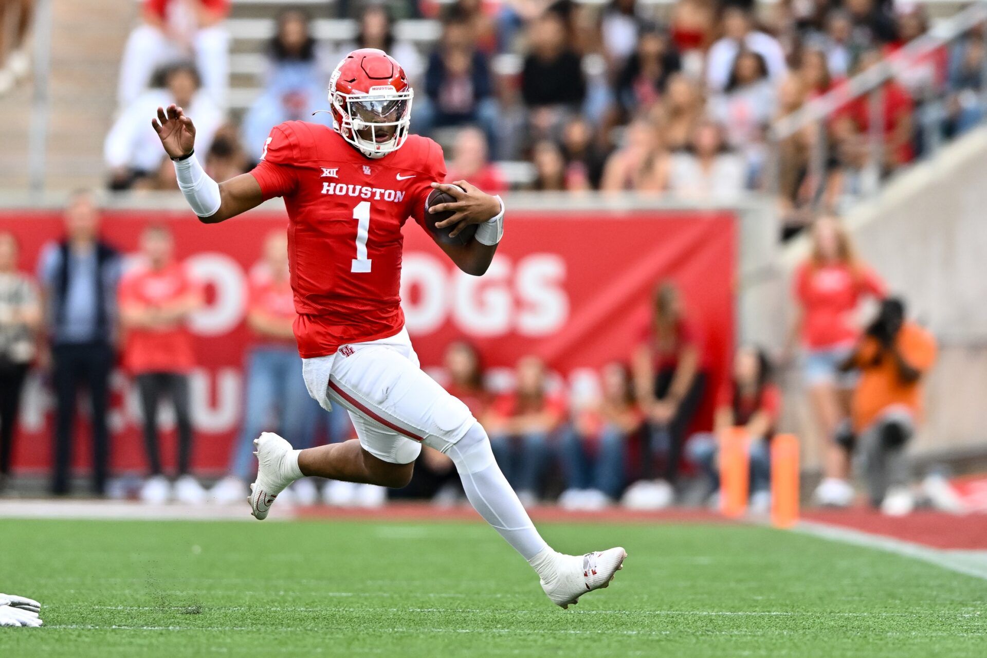 Houston Cougars quarterback Donovan Smith (1) runs the ball during the first quarter against the Oklahoma State Cowboys at TDECU Stadium. Smith lands in New York in our latest Giants mock draft. Mandatory Credit: Maria Lysaker-USA TODAY Sports