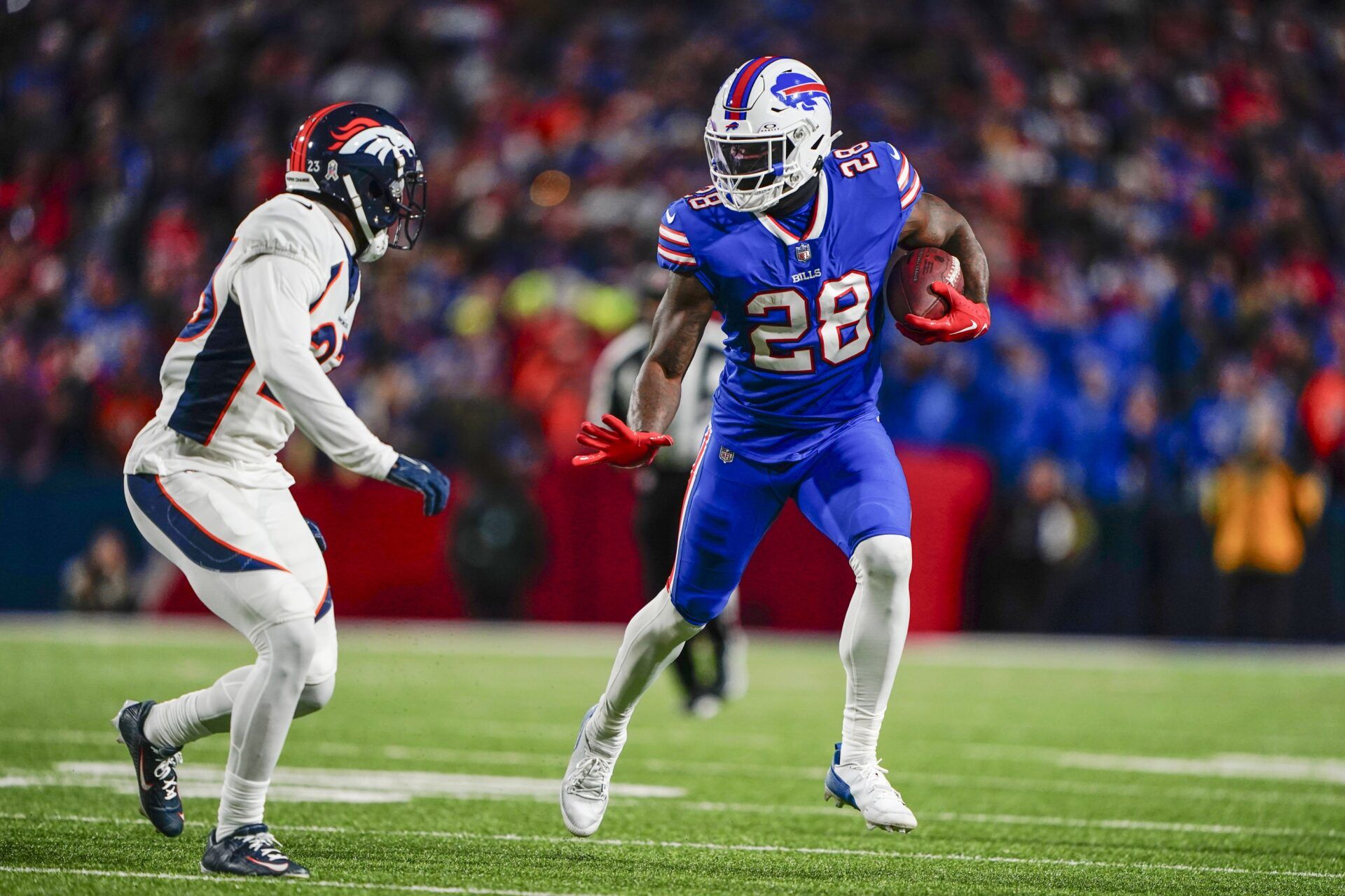 Buffalo Bills running back Latavius Murray (28) runs with the ball against Denver Broncos cornerback Fabian Moreau (23) during the first half at Highmark Stadium. Murray is a free agent and could help a team such as the Dallas Cowboys. Mandatory Credit: Gregory Fisher-USA TODAY Sports