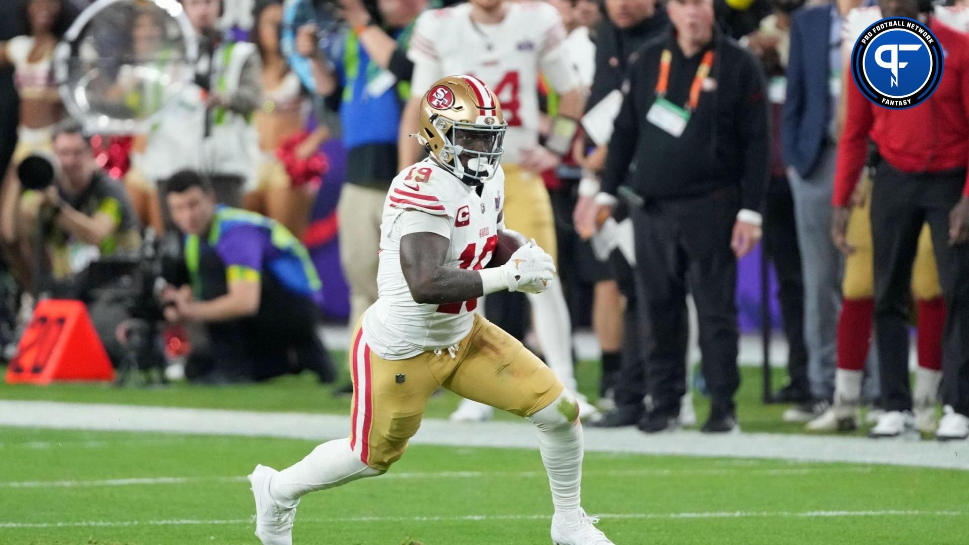 San Francisco 49ers wide receiver Deebo Samuel (19) runs with the ball against the Kansas City Chiefs during the third quarter of Super Bowl LVIII at Allegiant Stadium.