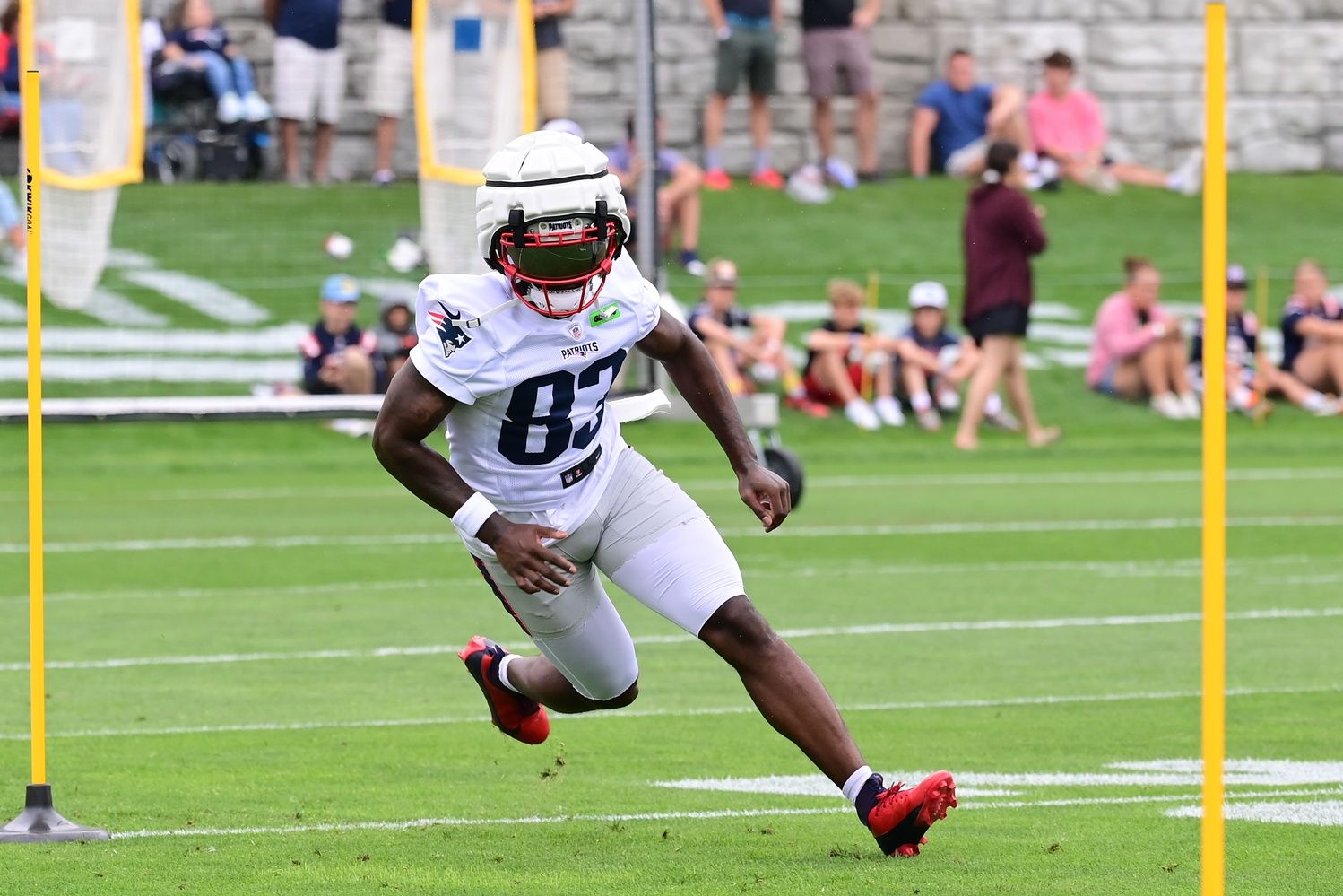 New England Patriots WR Jalen Reagor (83) runs a drill during training camp.