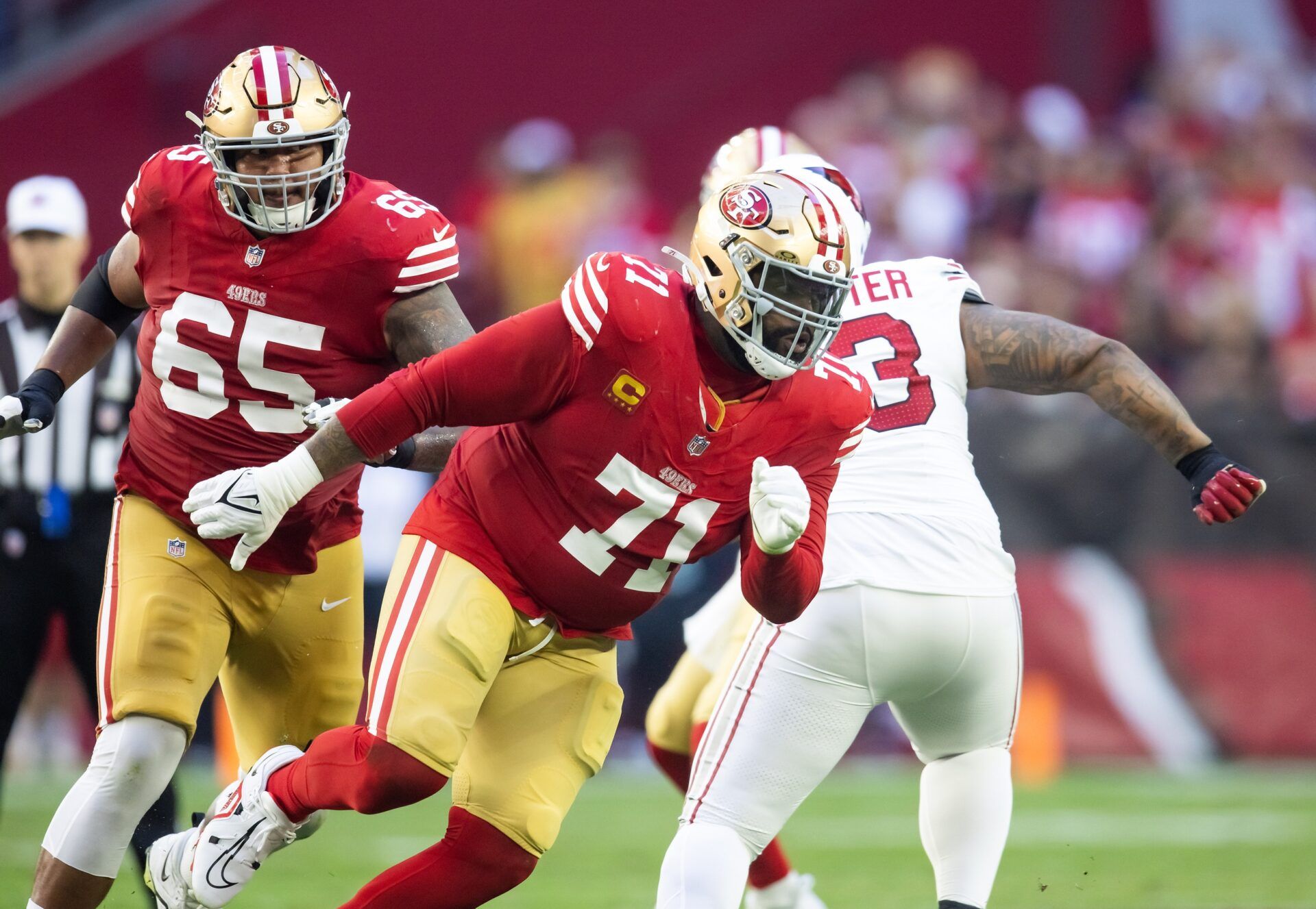 San Francisco 49ers offensive lineman Trent Williams (71) against the Arizona Cardinals at State Farm Stadium. Mandatory Credit: Mark J. Rebilas-USA TODAY Sports