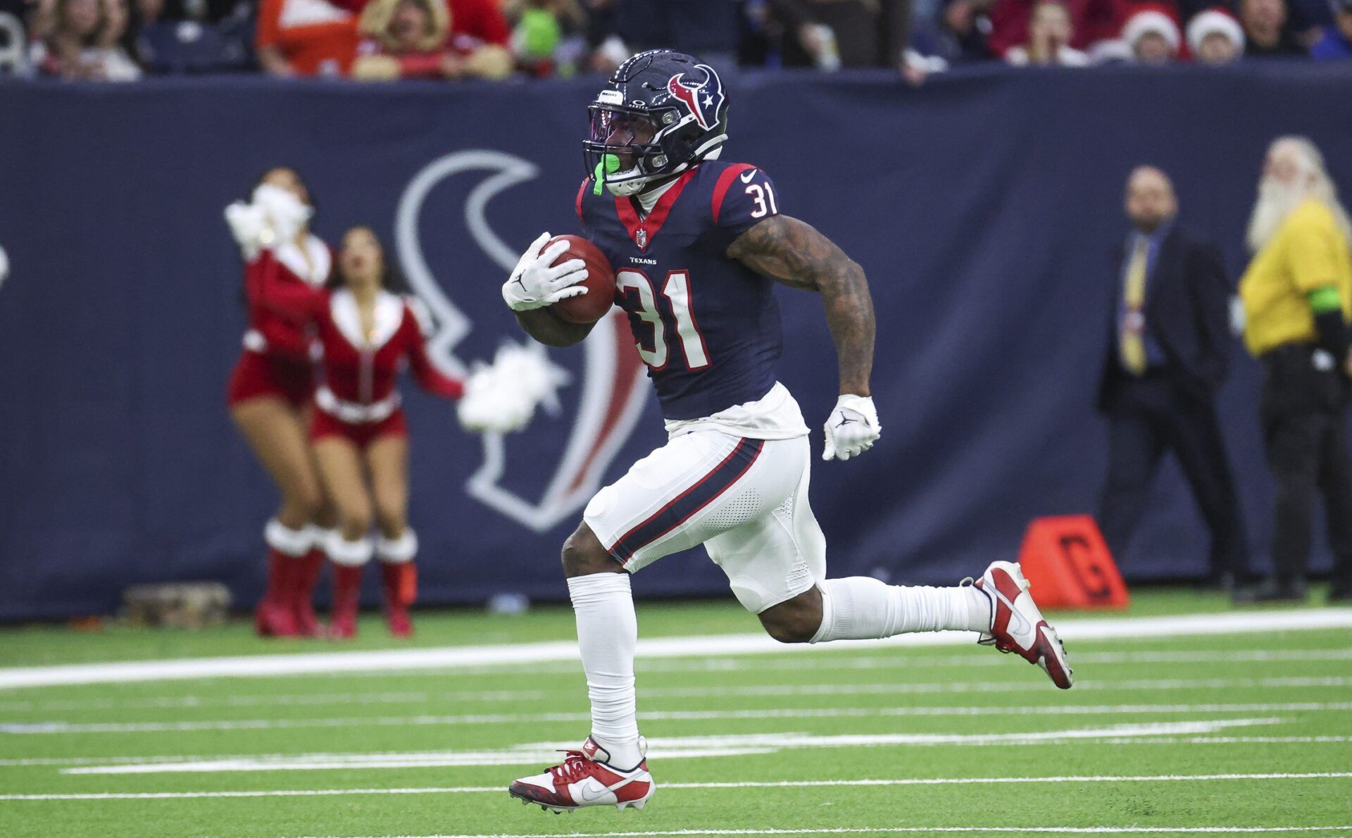 Texans RB Dameon Pierce (31) lost his RB1 status, but he could be Houston's top kick returner following the NFL's new kickoff rules.