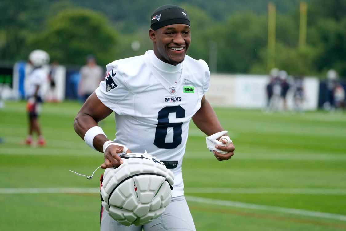 New England Patriots WR Javon Baker (6) runs over to greet fans at training camp.