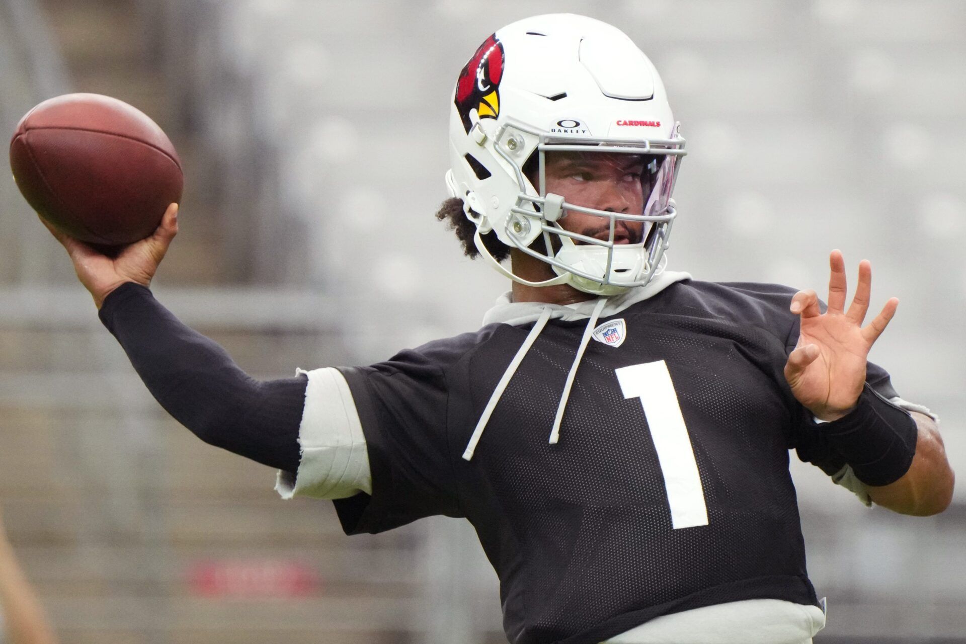 Arizona Cardinals quarterback Kyler Murray (1) throws the ball during training camp at State Farm Stadium in Glendale on July 28, 2024.