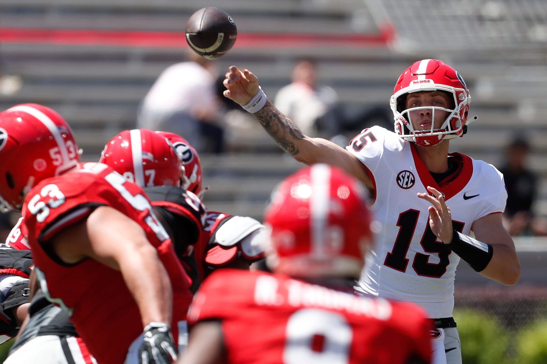 Georgia quarterback Carson Beck (15) Throws a pass to Georgia wide receiver Rara Thomas (9) during the G-Day spring football game in Athens, Ga., on Saturday, April 13, 2024.