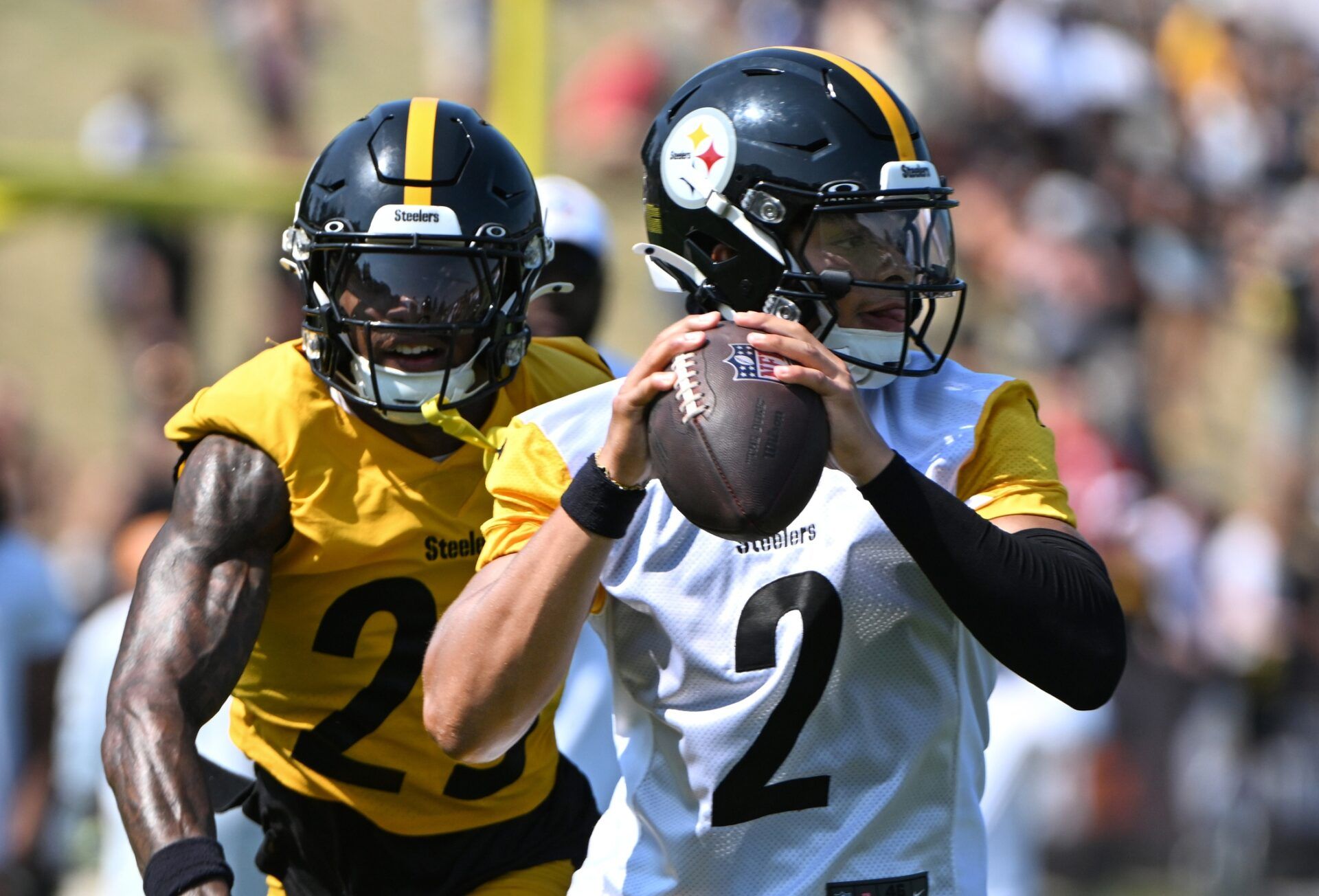 Pittsburgh Steelers QB Justin Fields (2) looks to pass during training camp.