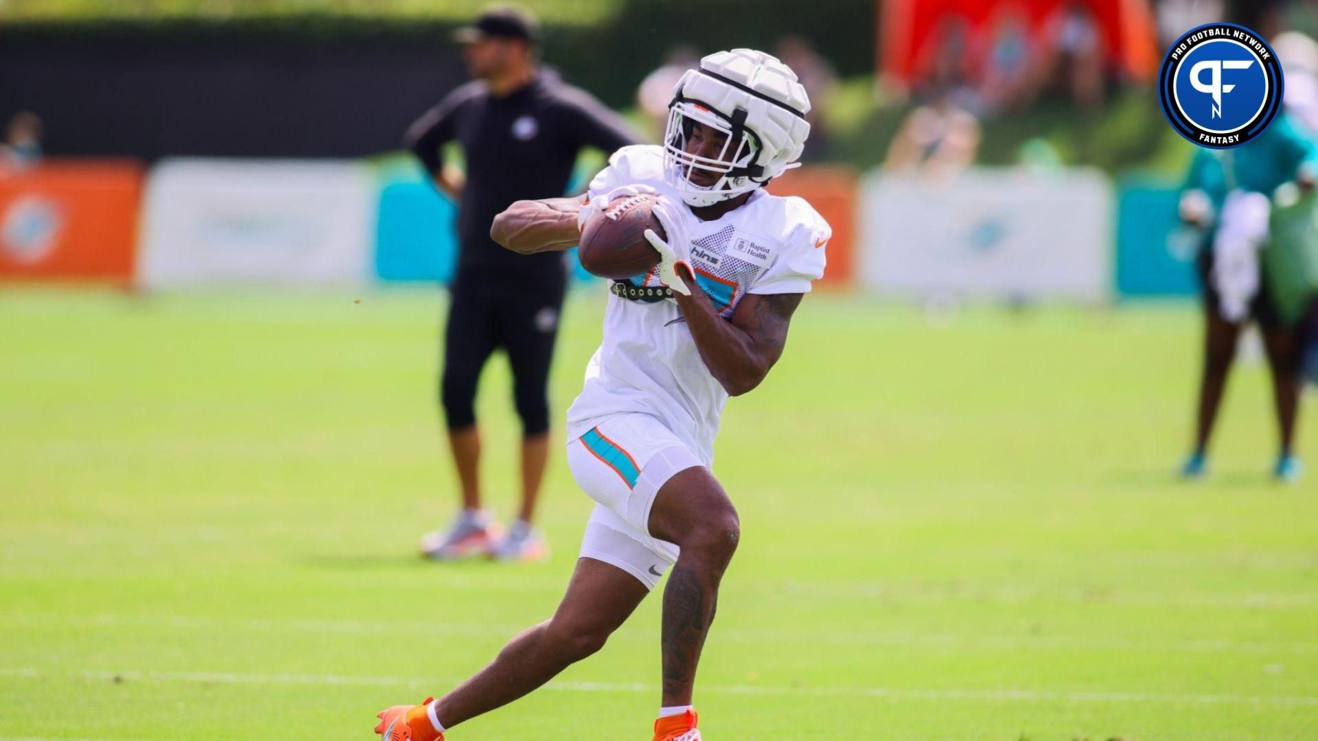 What is the injury update for Miami Dolphins WR Jaylen Waddle (17) as well as other viable players for fantasy football?