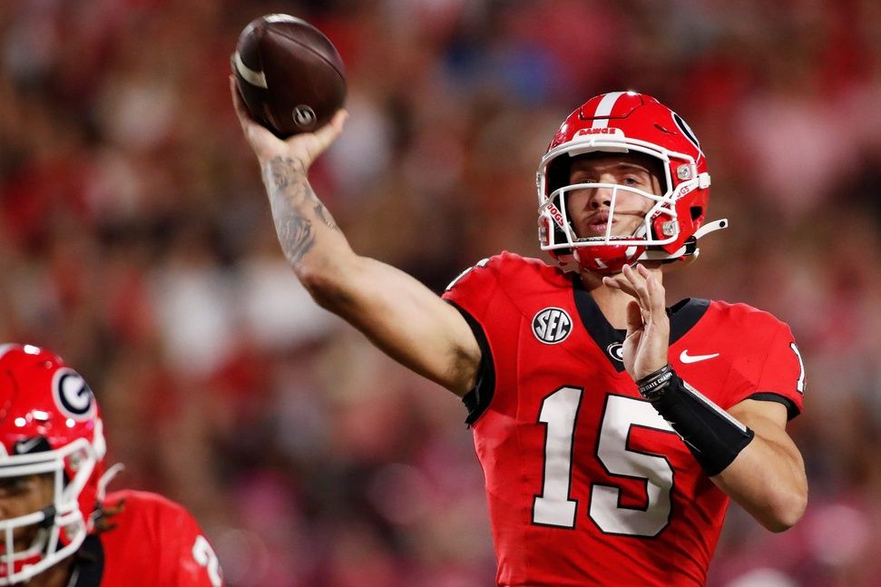 Georgia quarterback Carson Beck (15) throws a touchdown pass to Georgia wide receiver Rara Thomas (5) during the first half of a NCAA college football game against Kentucky in Athens, Ga., on Saturday, Oct. 7, 2023.